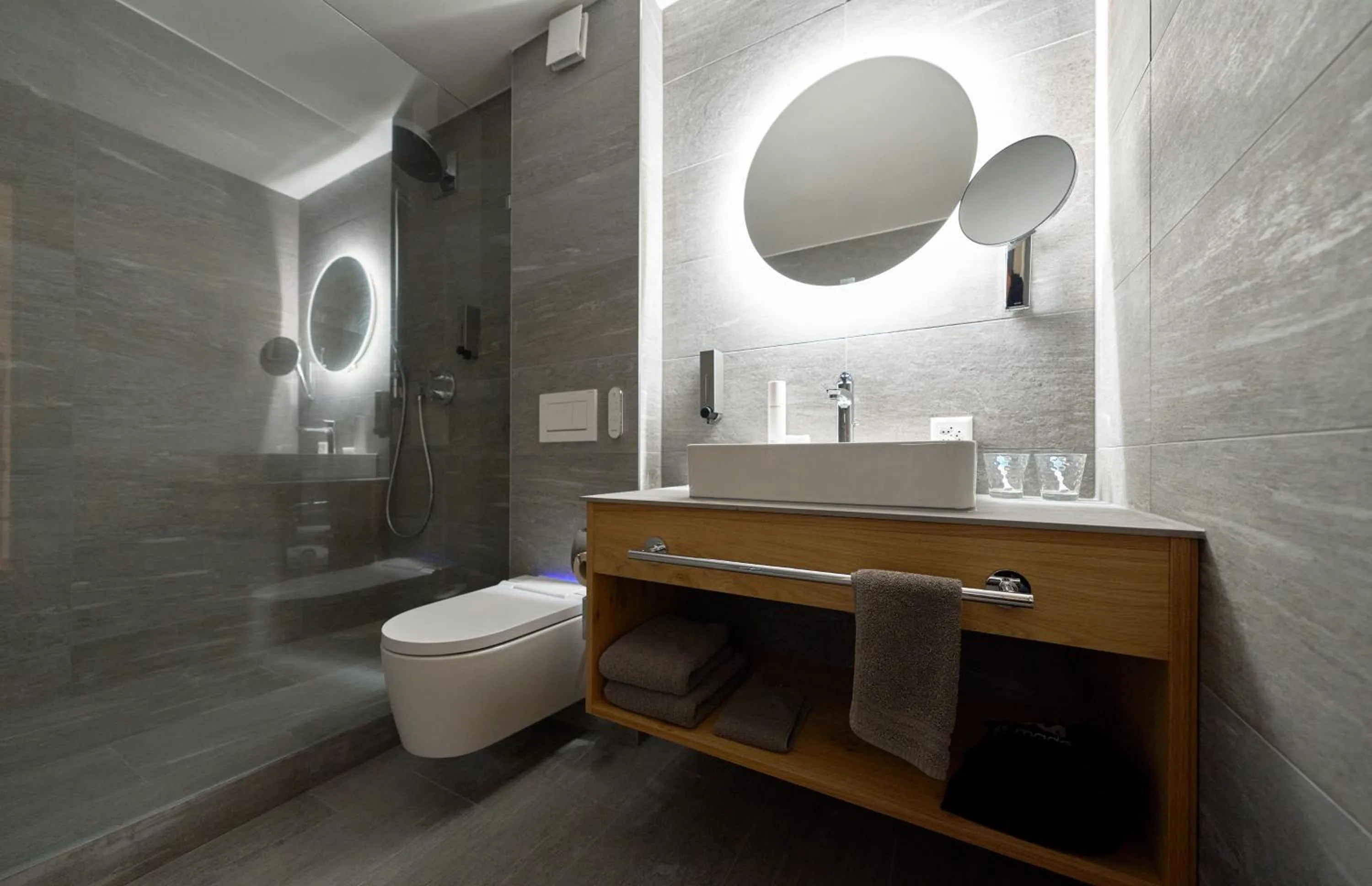 Shower in Aparthotel Grischuna