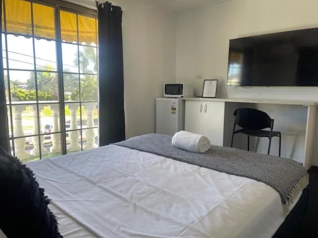 Balcony/Terrace, Bed in Glenlyon Lodge - Gladstone