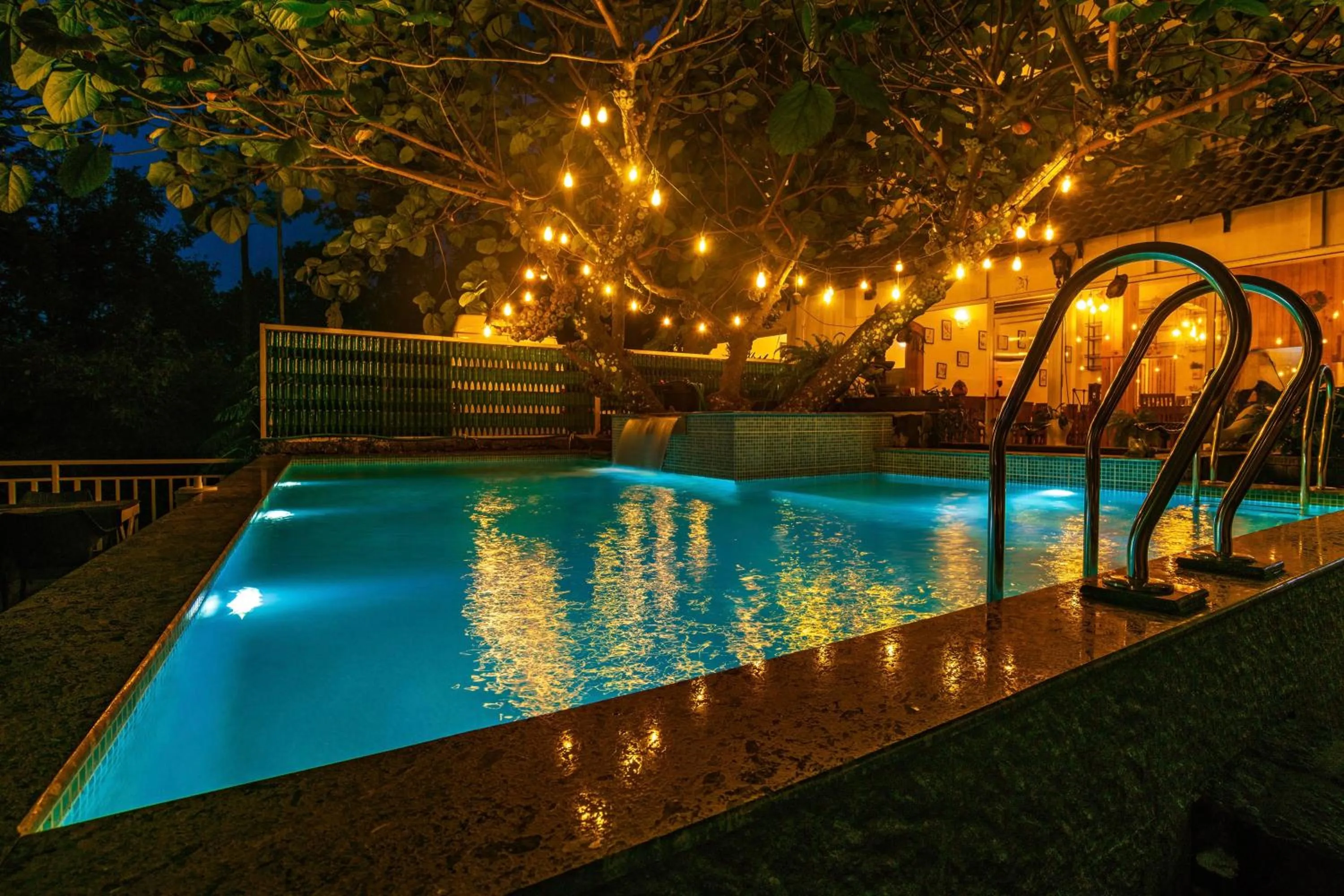 Swimming pool in Tea Harvester