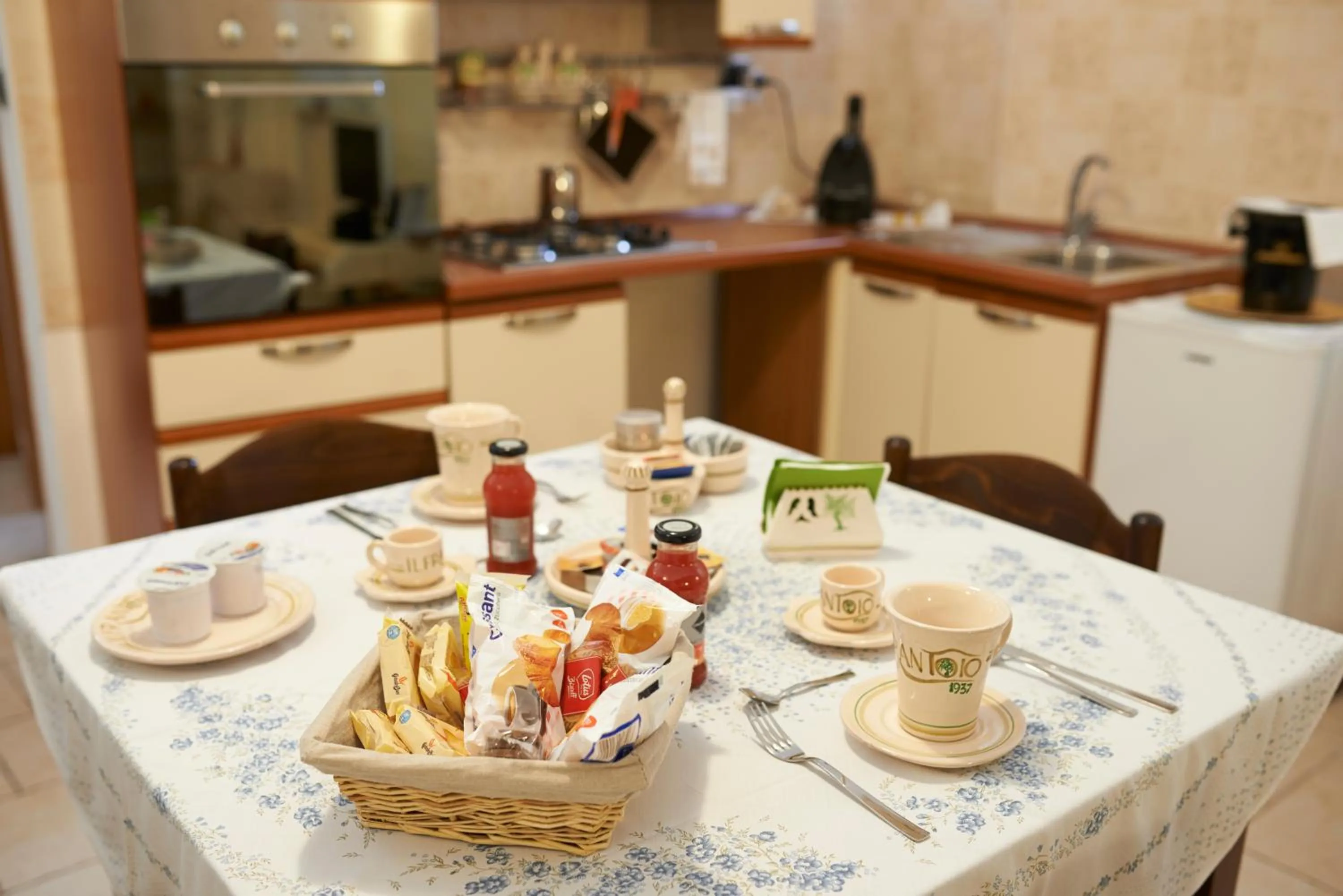 Breakfast in Il Frantoio 1937