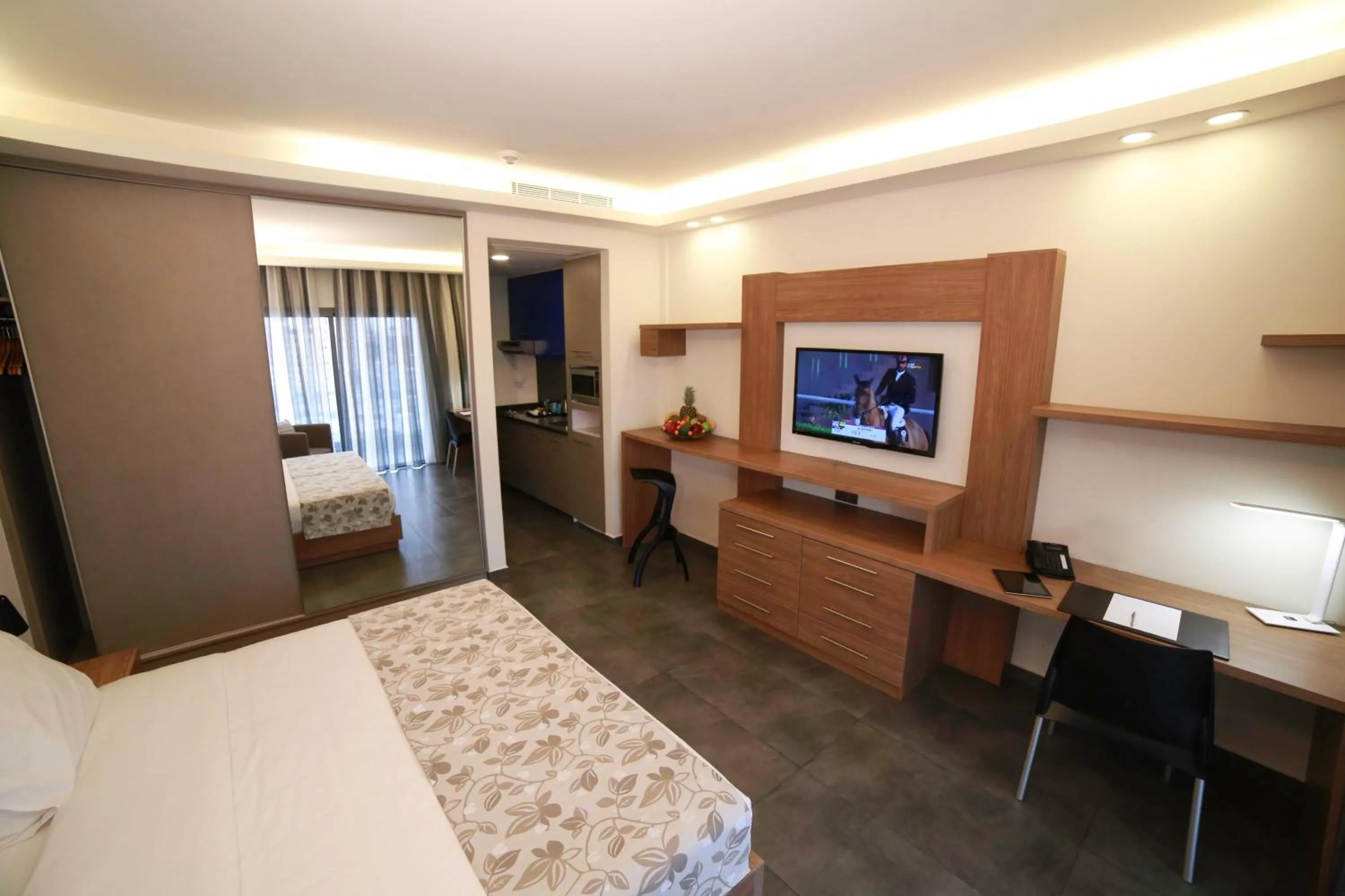 People, Bed in Urban Central Suites - Beirut