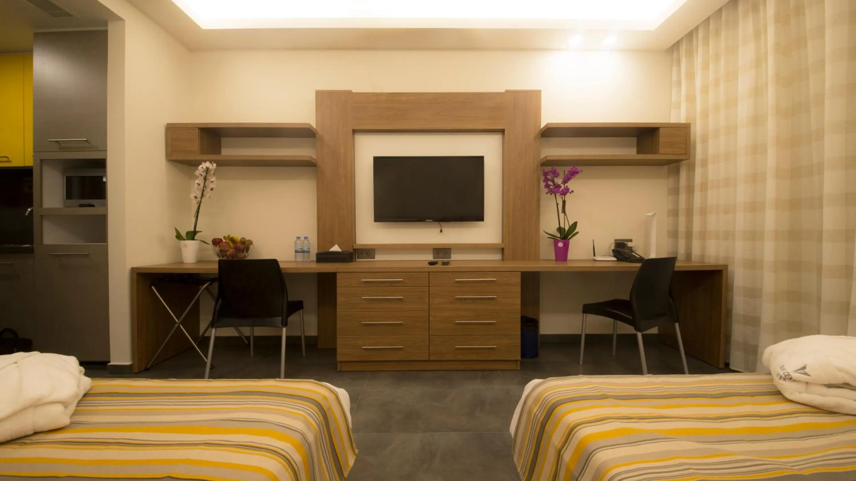 Coffee/tea facilities, Bed in Urban Central Suites - Beirut