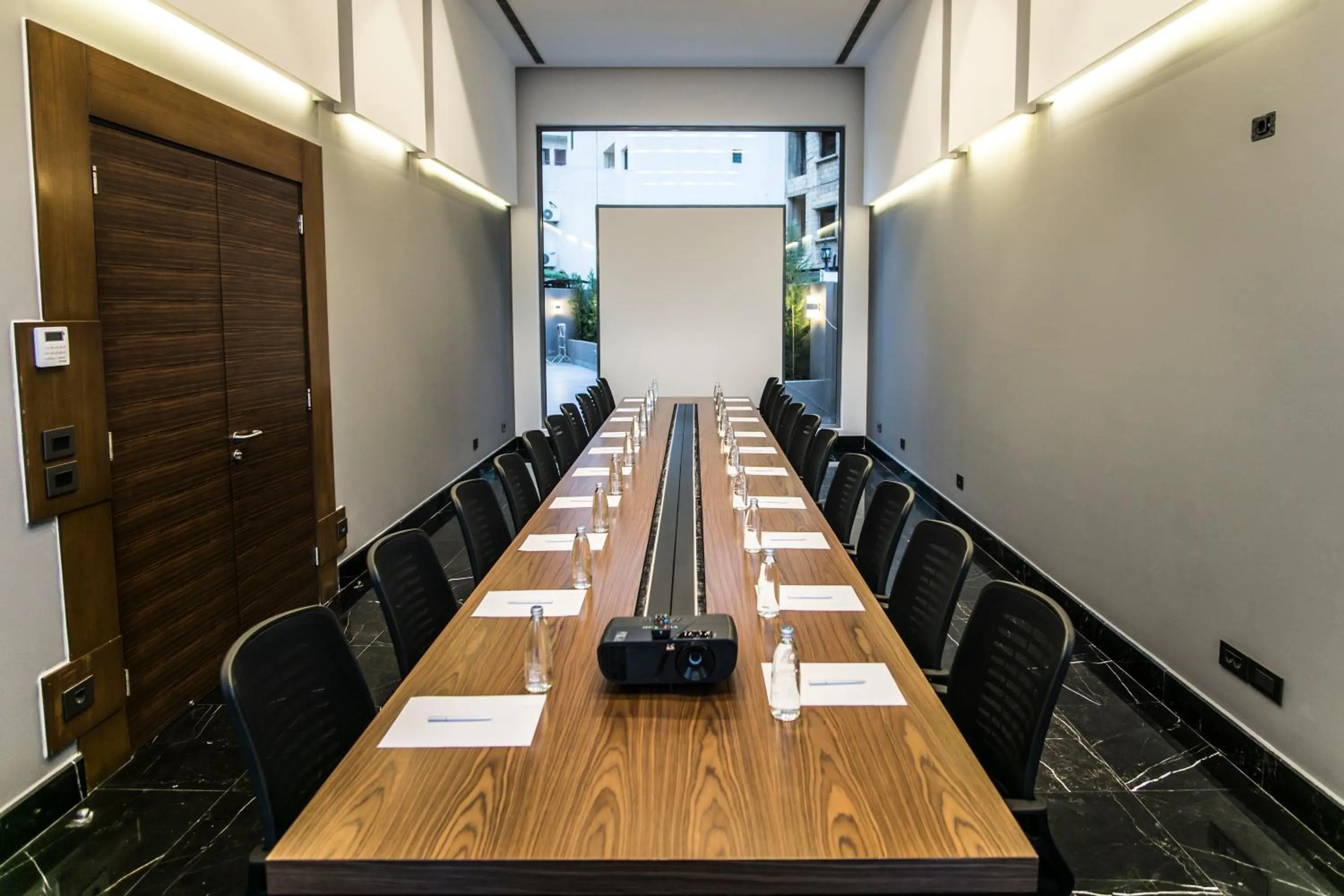 Business facilities in Urban Central Suites - Beirut