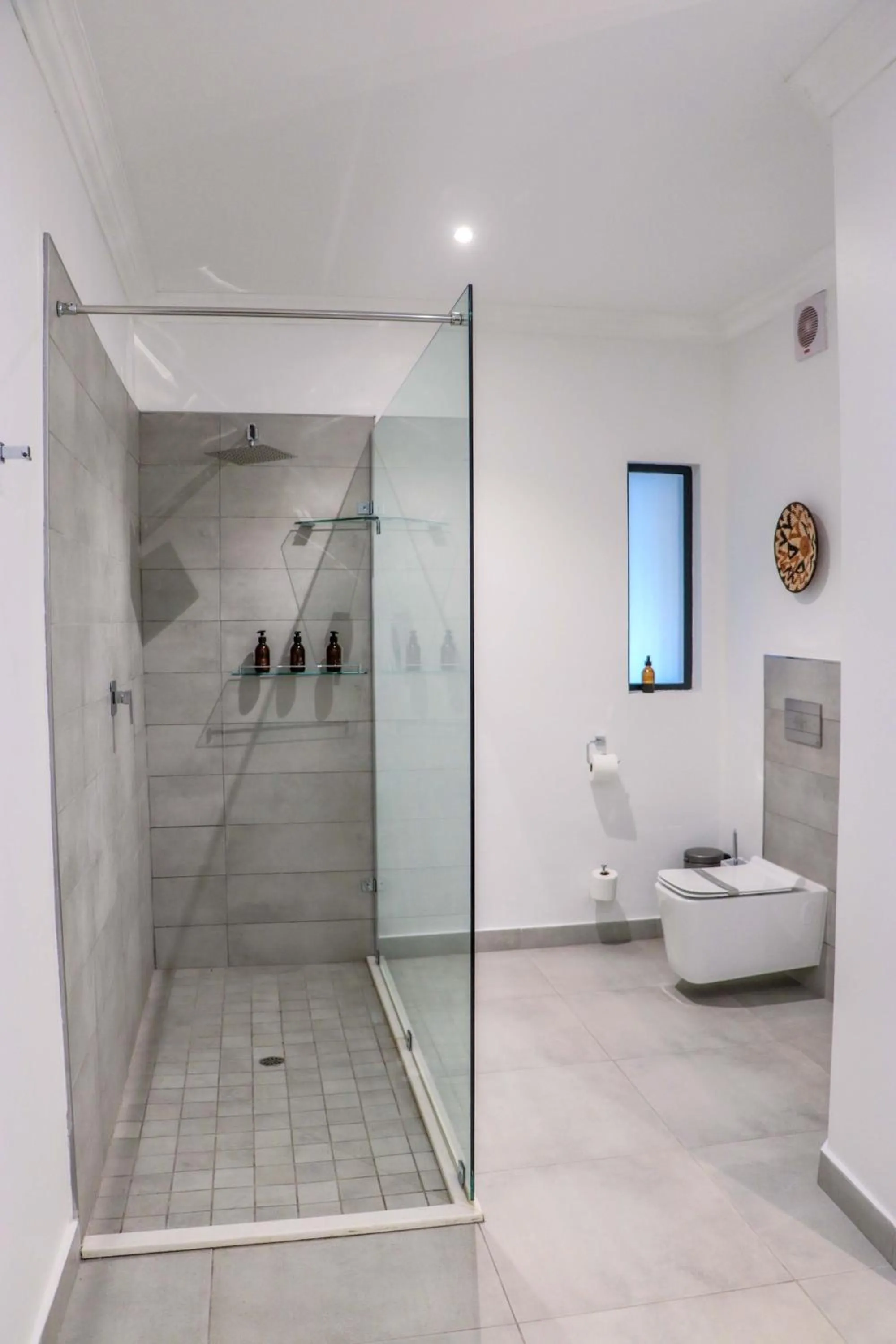 Shower in Cresta Mowana Safari Resort & Spa