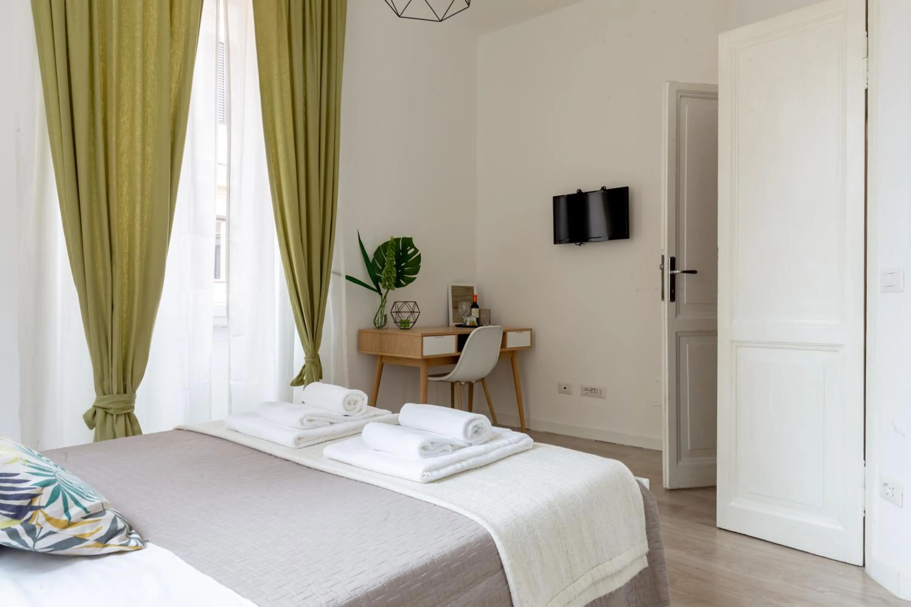 Shower, Bed in A+ Bed and Breakfast