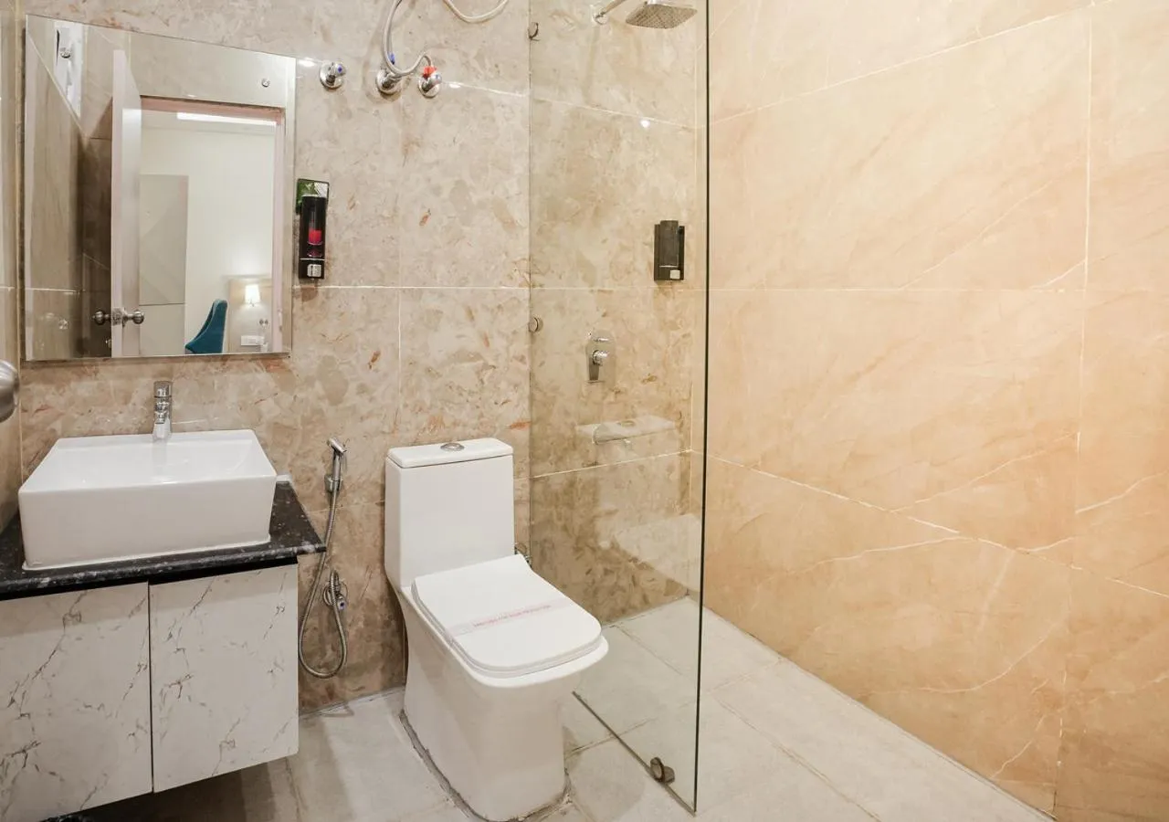 6-Bed Mixed Dormitory Room - single occupancy in Alpine Retreat