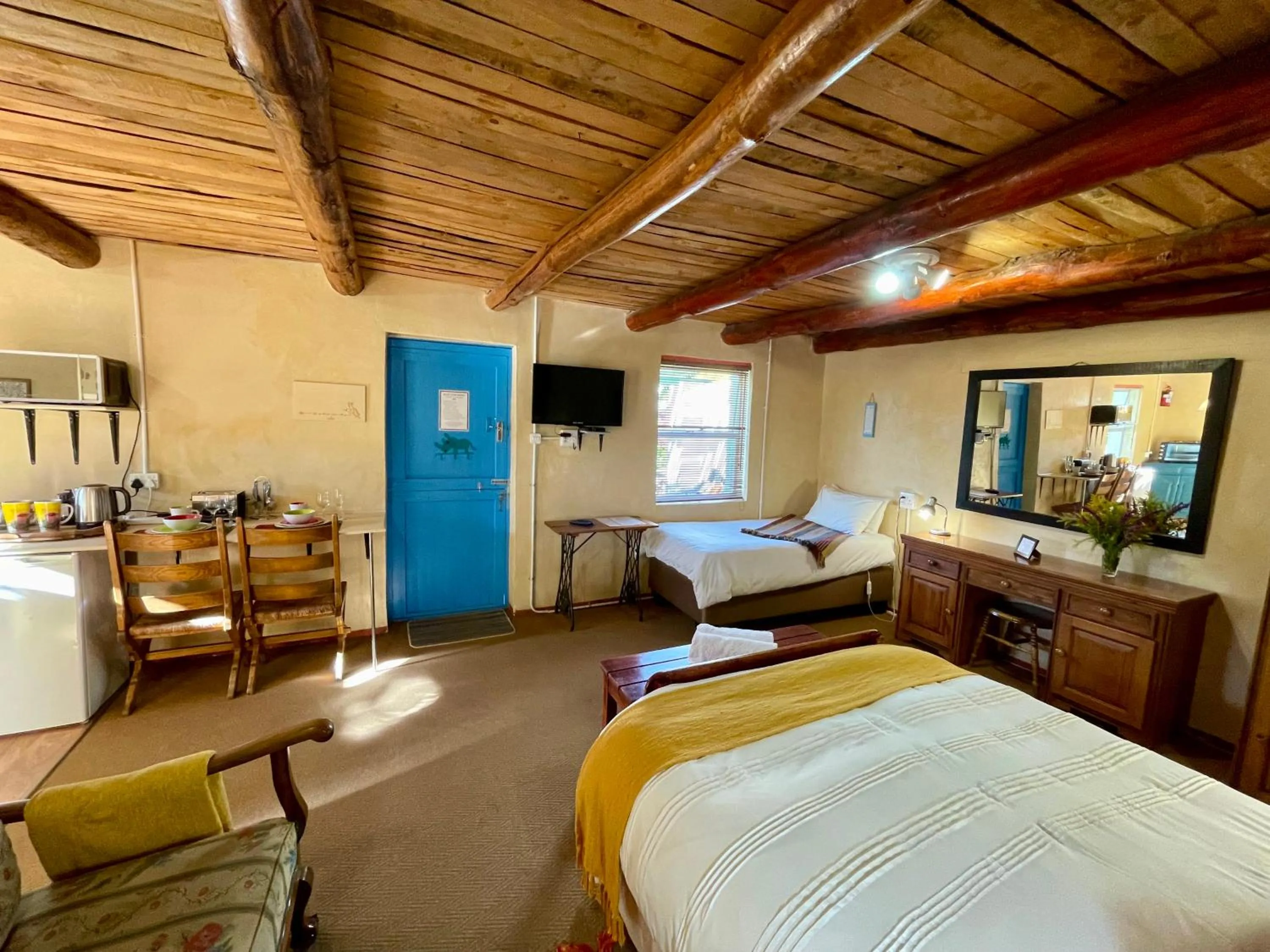 Photo of the whole room, Bed in Blue Cow Barn - Boutique Farm