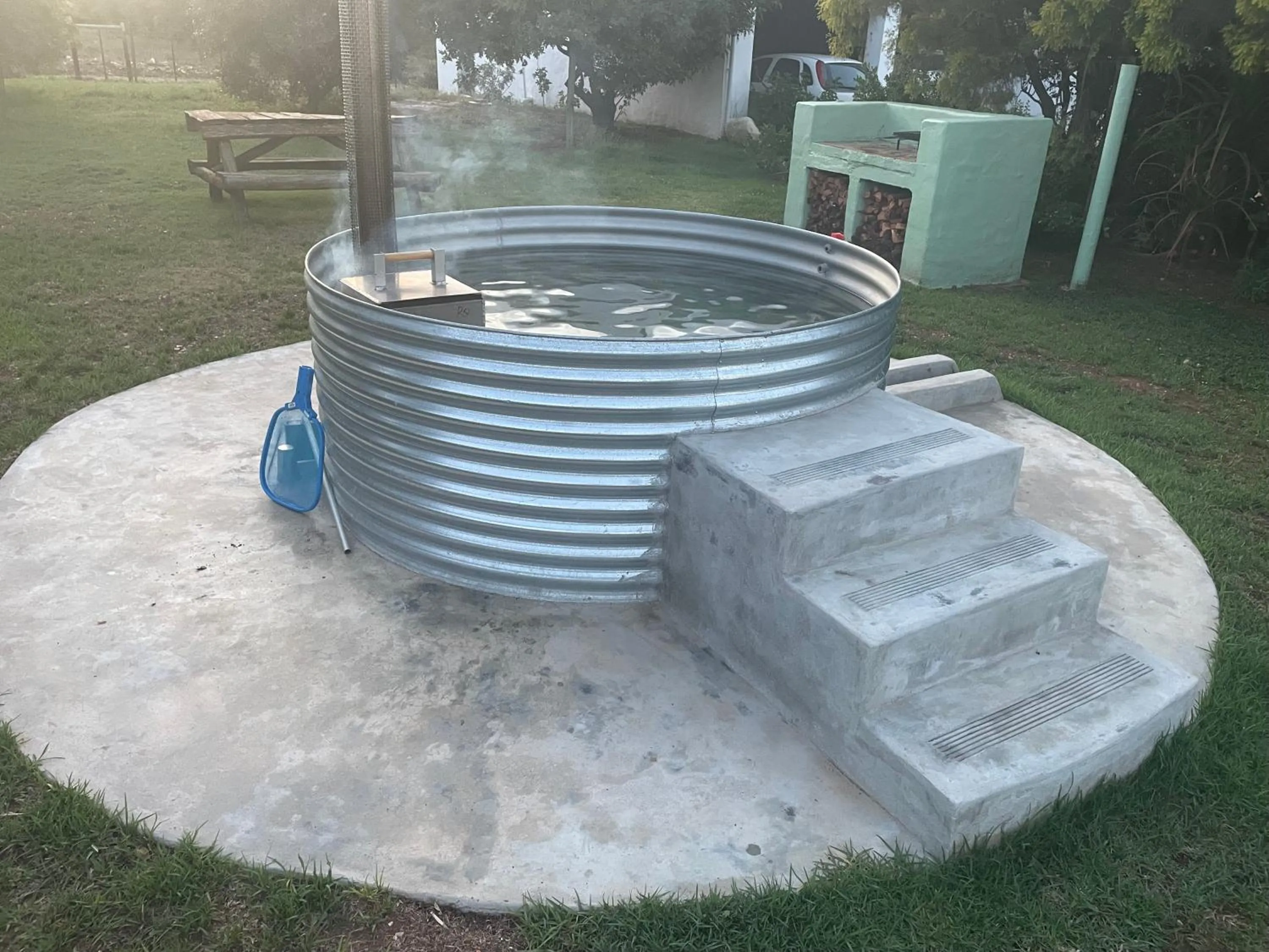 Hot Tub in Blue Cow Barn - Boutique Farm