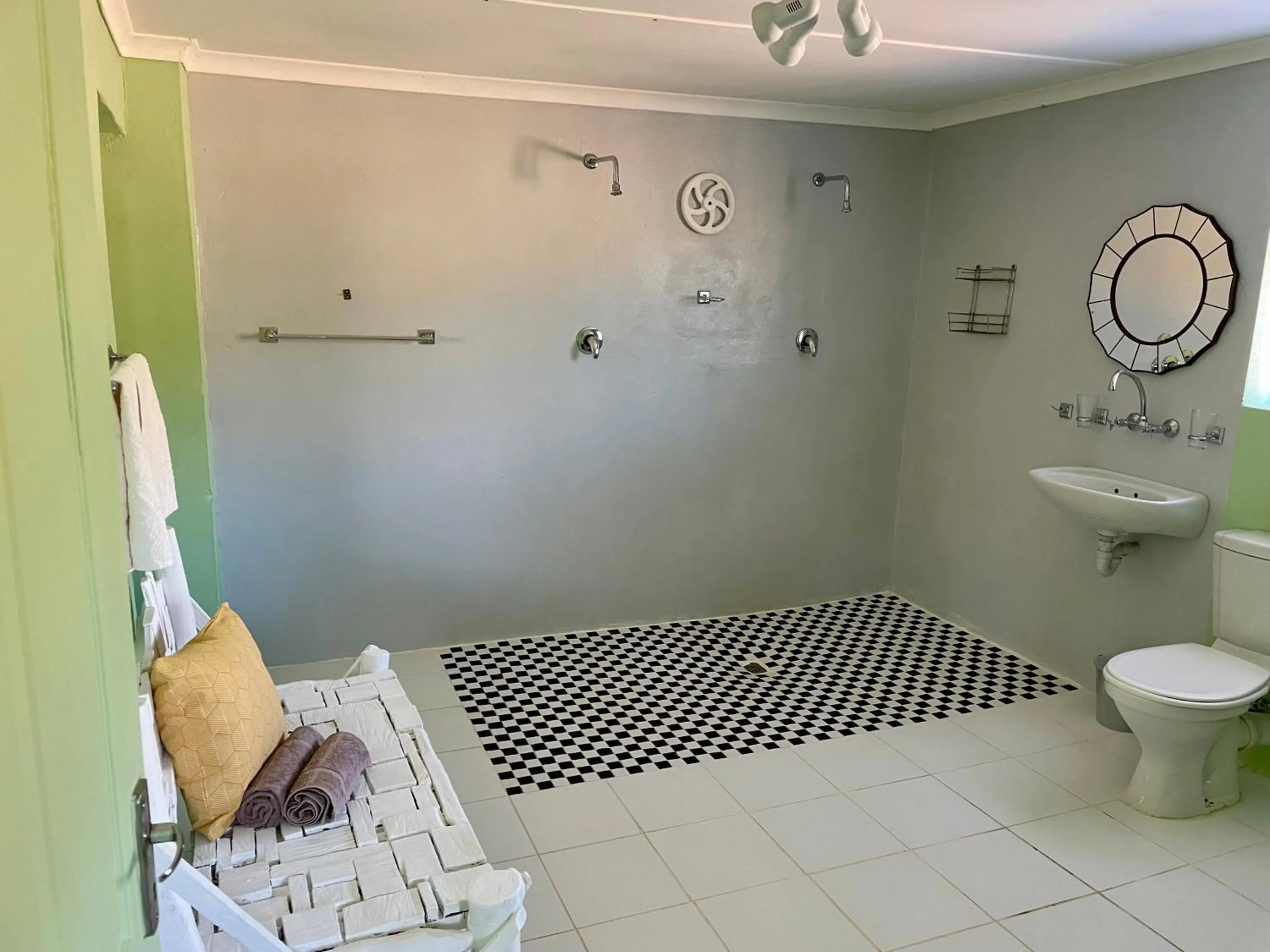 Bathroom in Blue Cow Barn - Boutique Farm