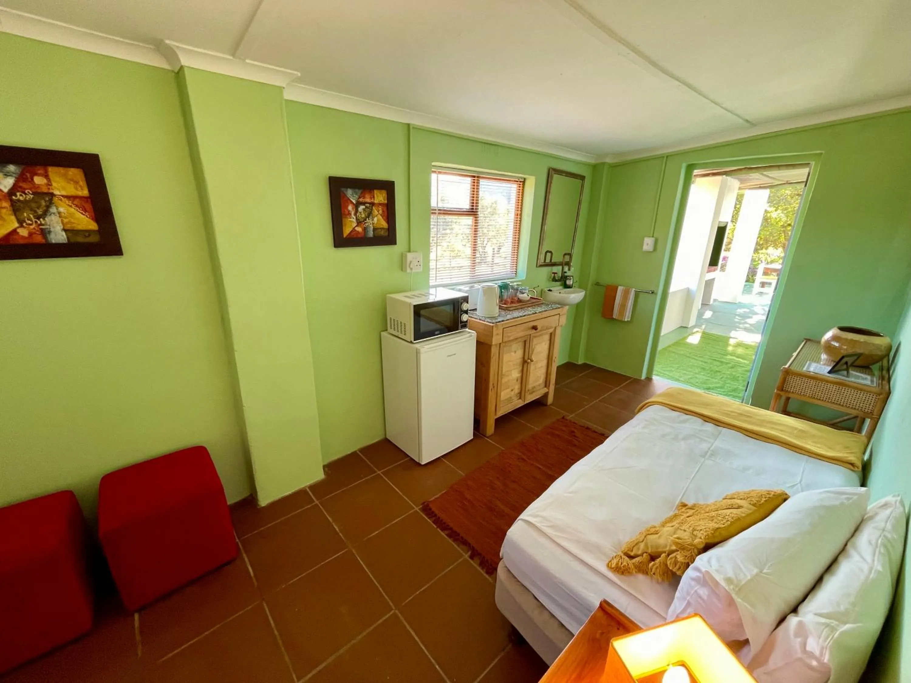 Photo of the whole room, Bed in Blue Cow Barn - Boutique Farm