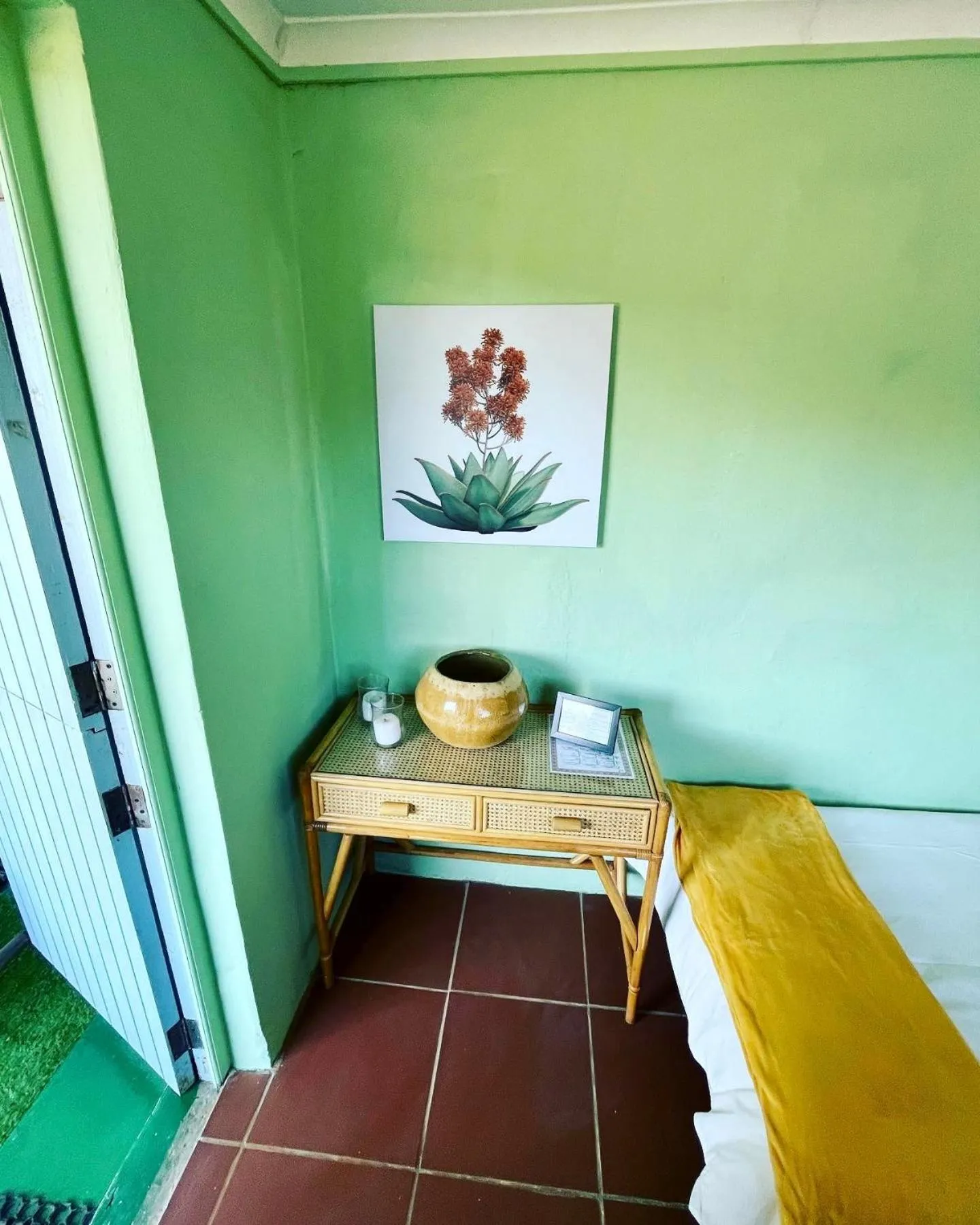 Dining area in Blue Cow Barn - Boutique Farm