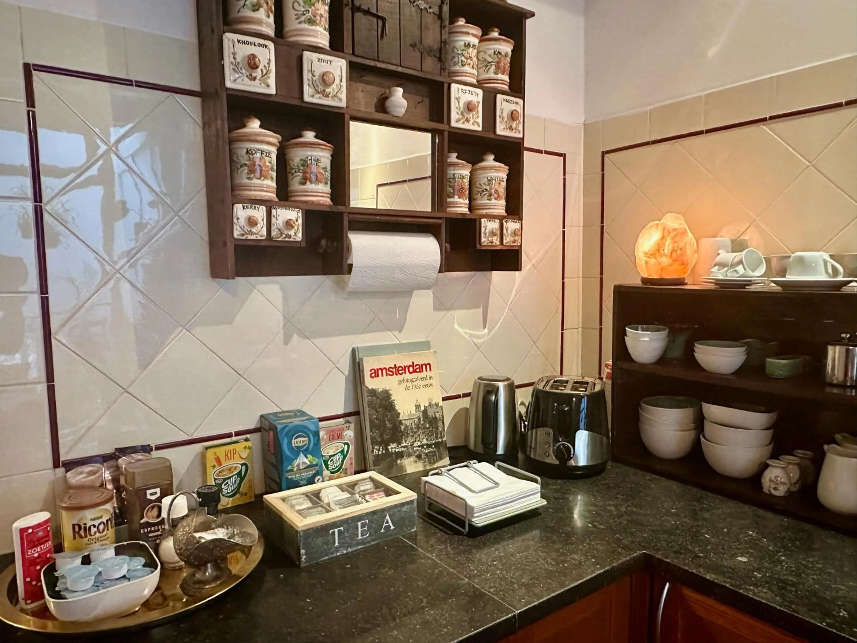 Communal kitchen in Amsterdam Barangay