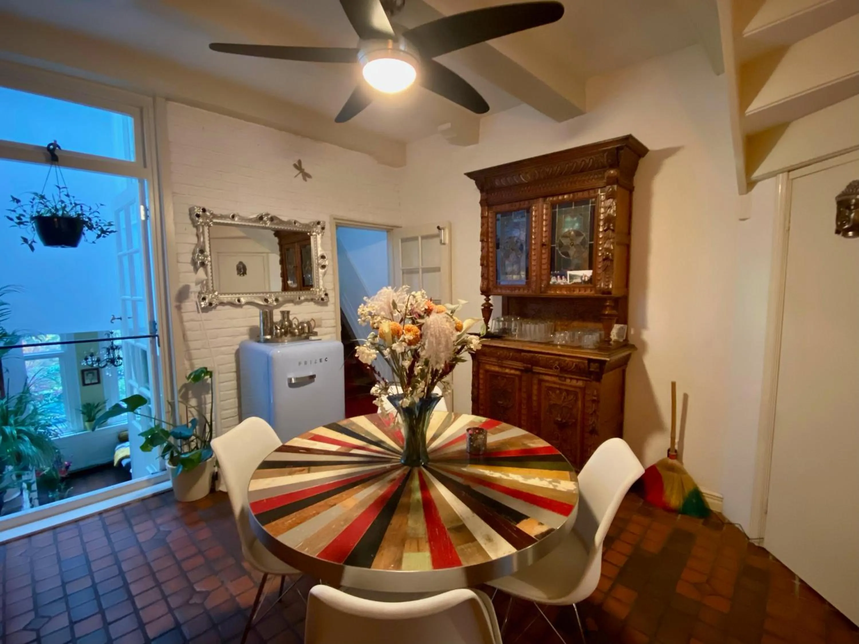 Communal kitchen in Amsterdam Barangay
