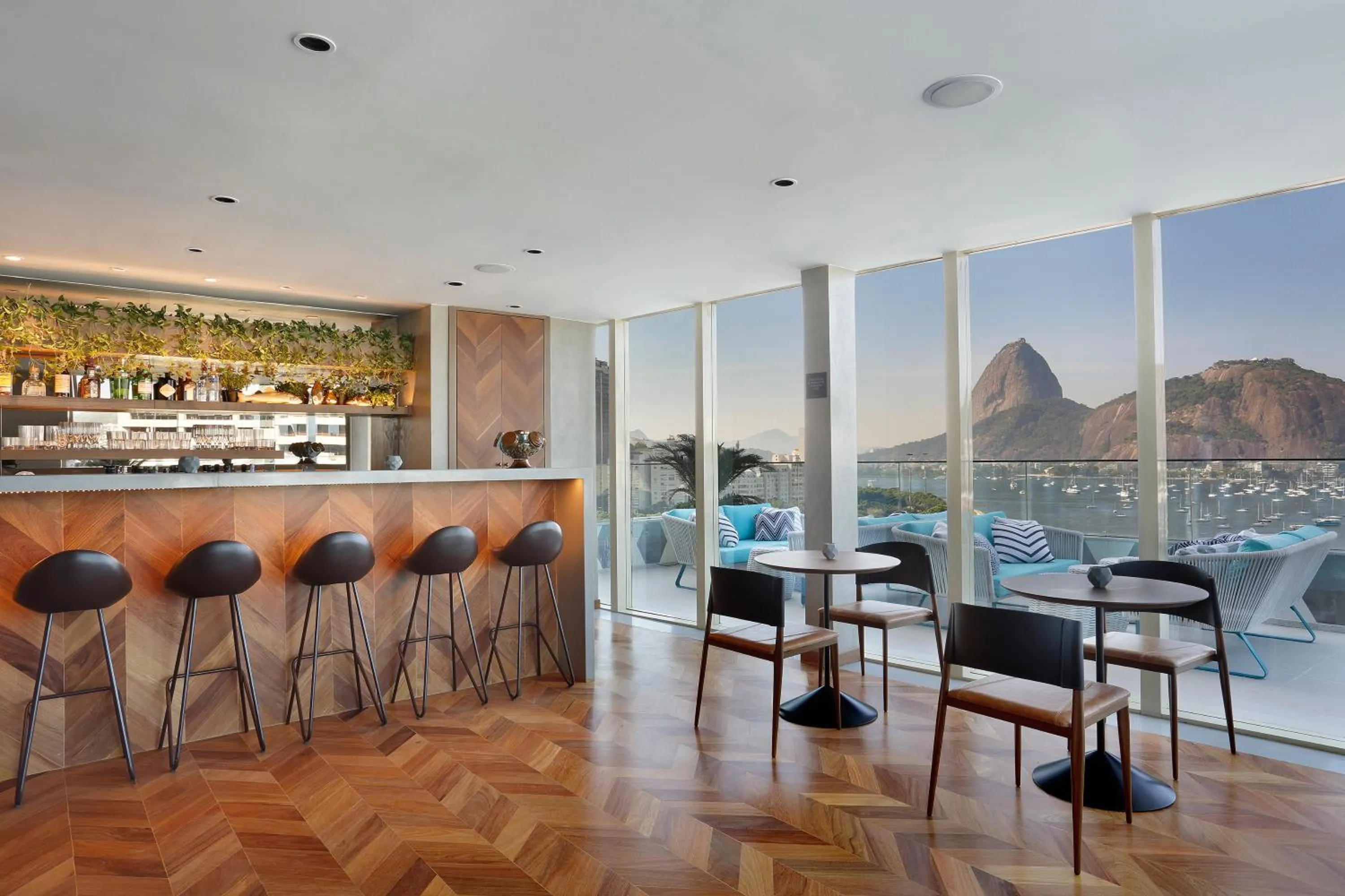Lounge or bar in Yoo2 Rio de Janeiro, Tapestry Collection by Hilton