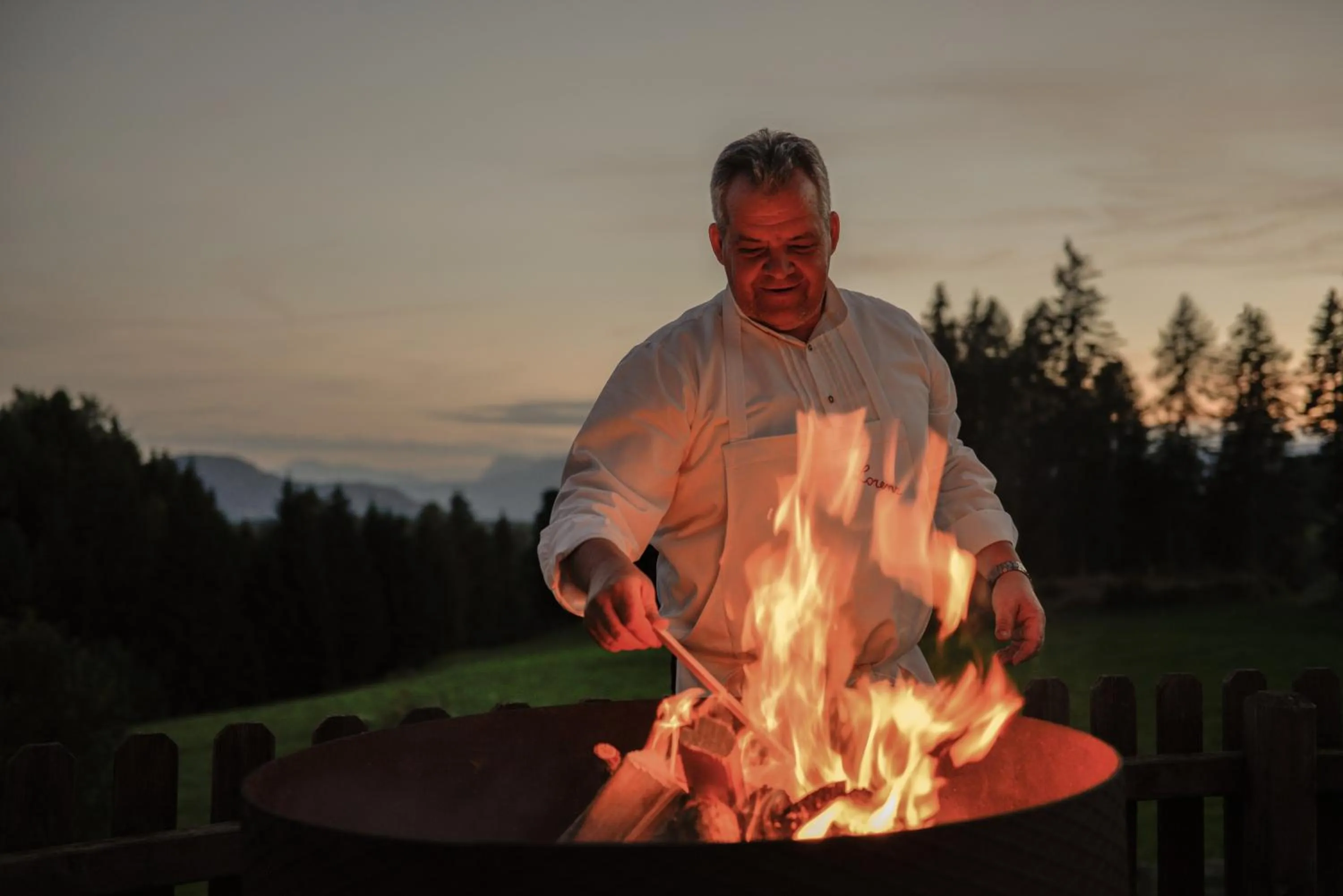 People in Berghotel zum Zirm