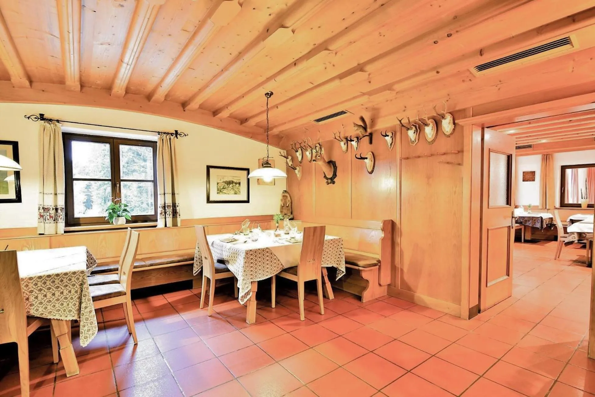 Restaurant/places to eat in Berghotel zum Zirm