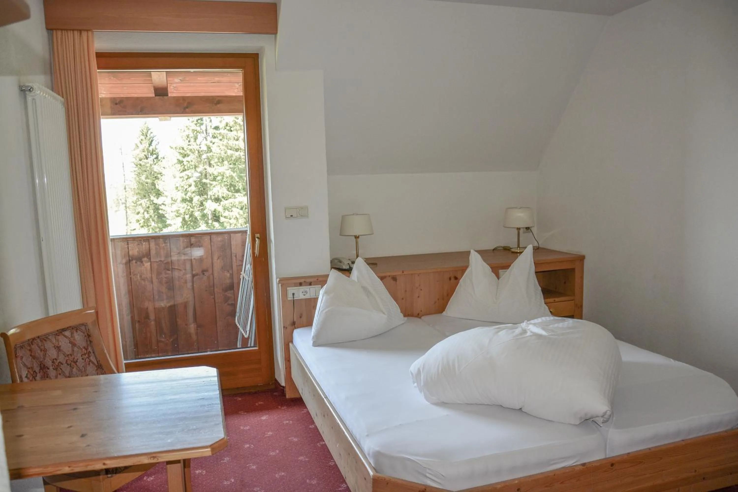 Photo of the whole room, Bed in Berghotel zum Zirm