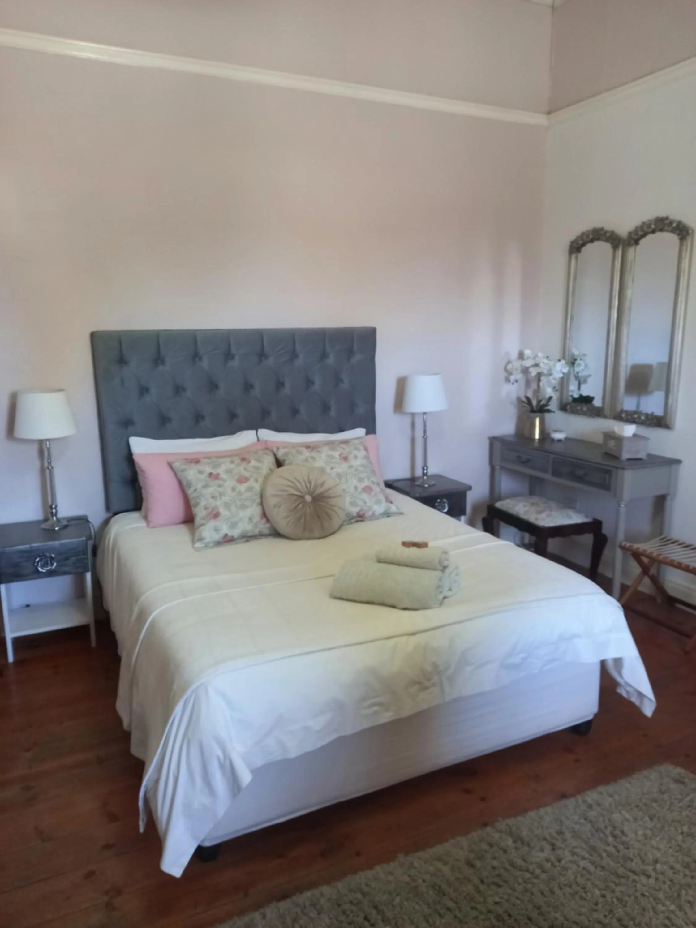 Double Room with Mountain View - single occupancy in Carmel Villa B&B or Self-Catering