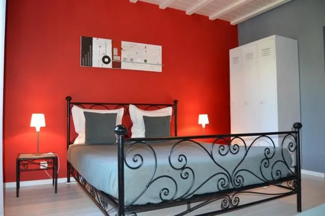 Bedroom, Bed in Le Logis De Saint-Martin