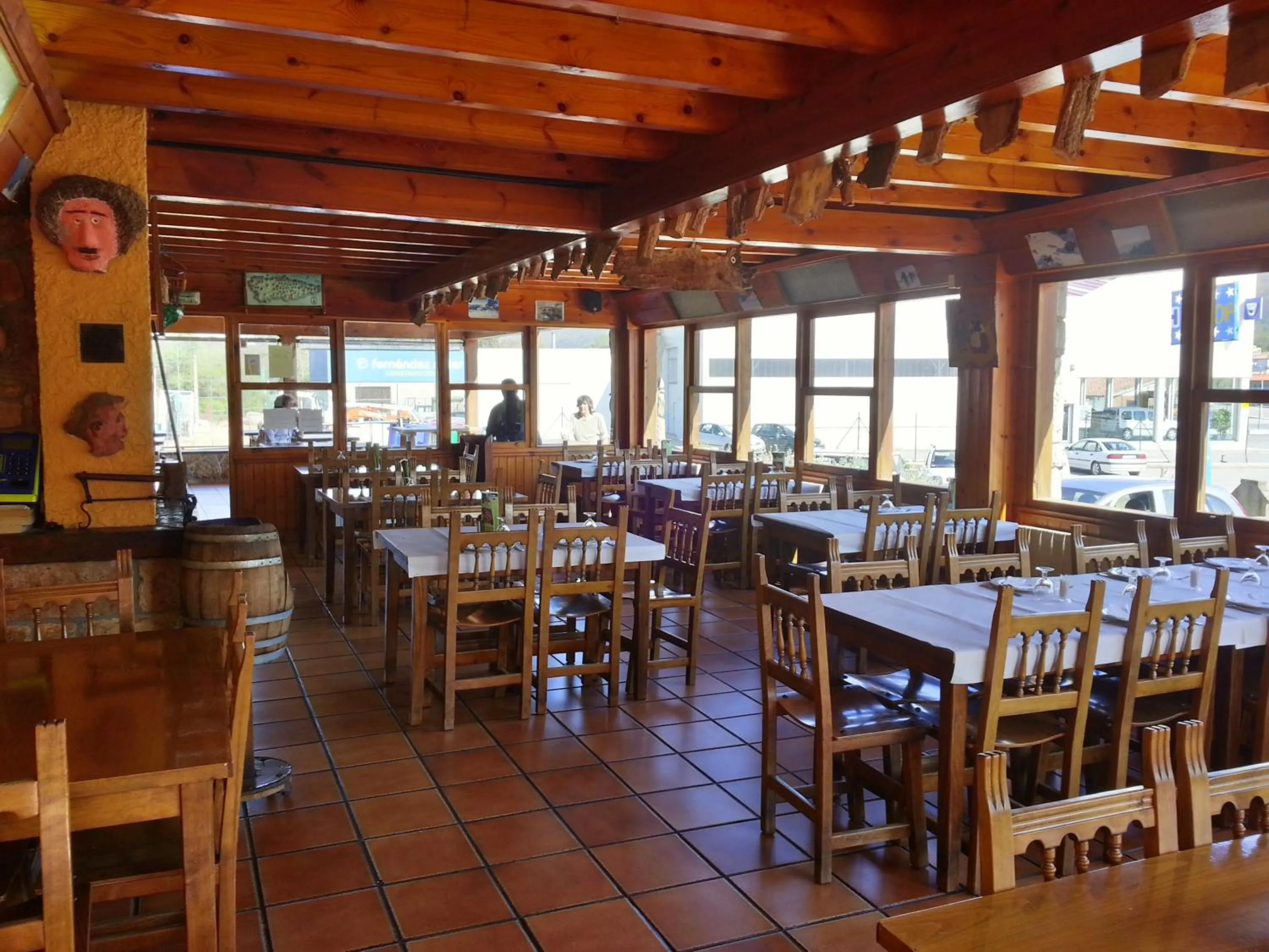 Restaurant/places to eat in Hostal Europa