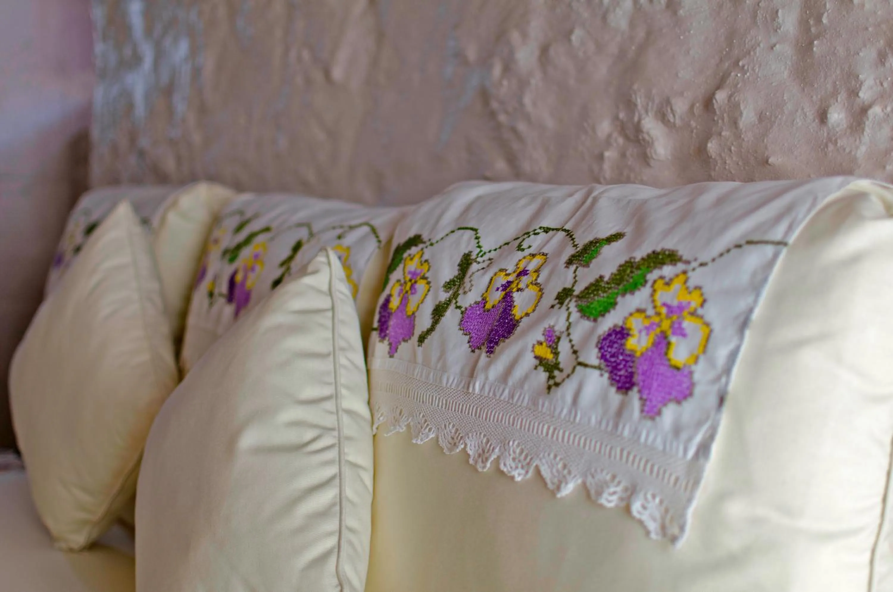 Living room, Bed in Lilyum Alaçatı - Taş Ev