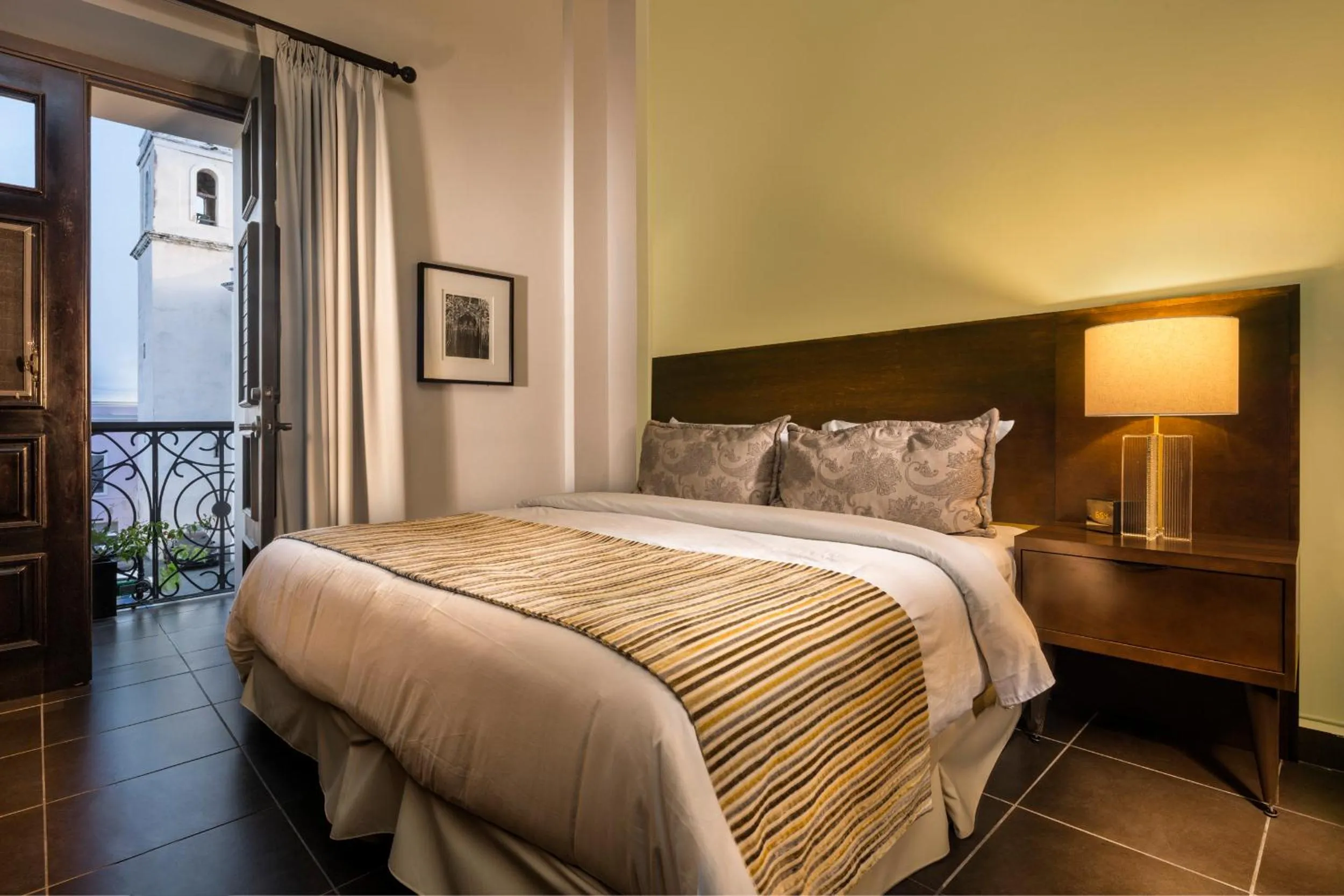 Bed in Decanter Hotel