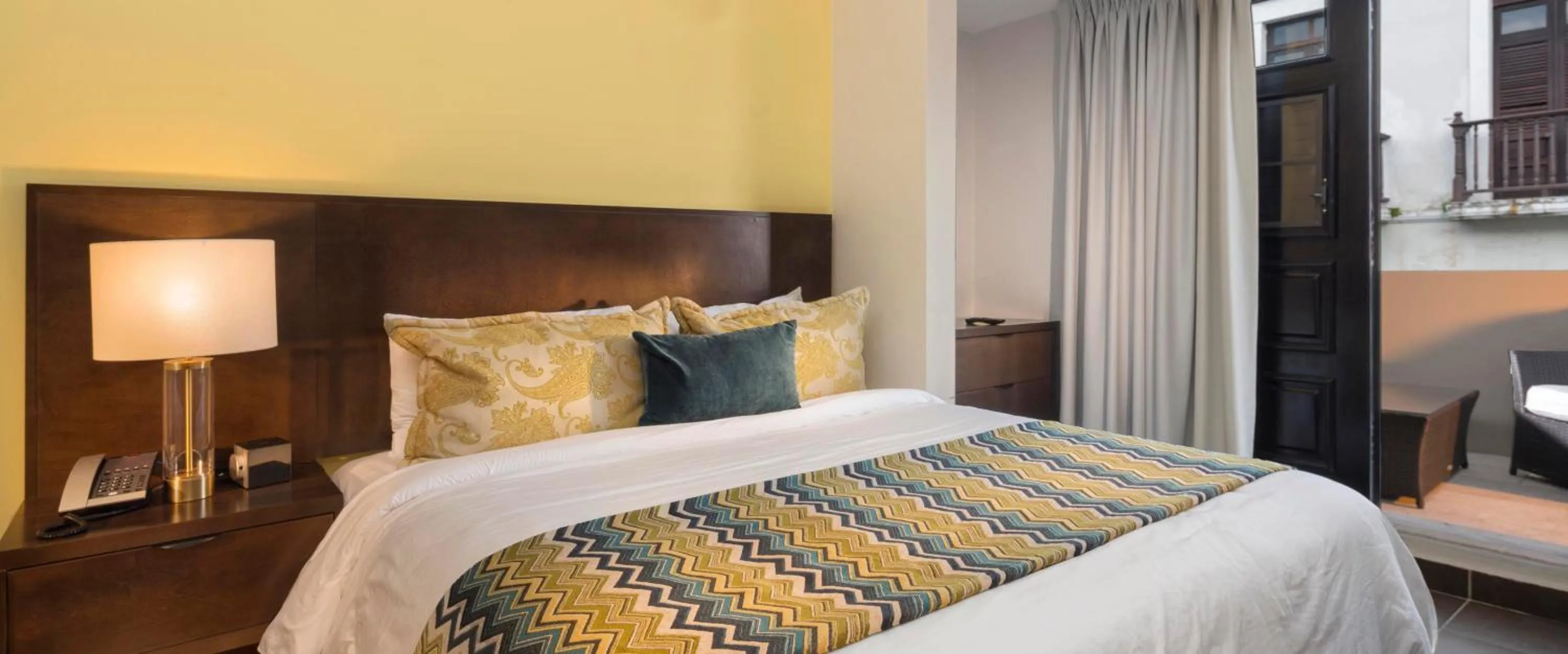 Bed in Decanter Hotel