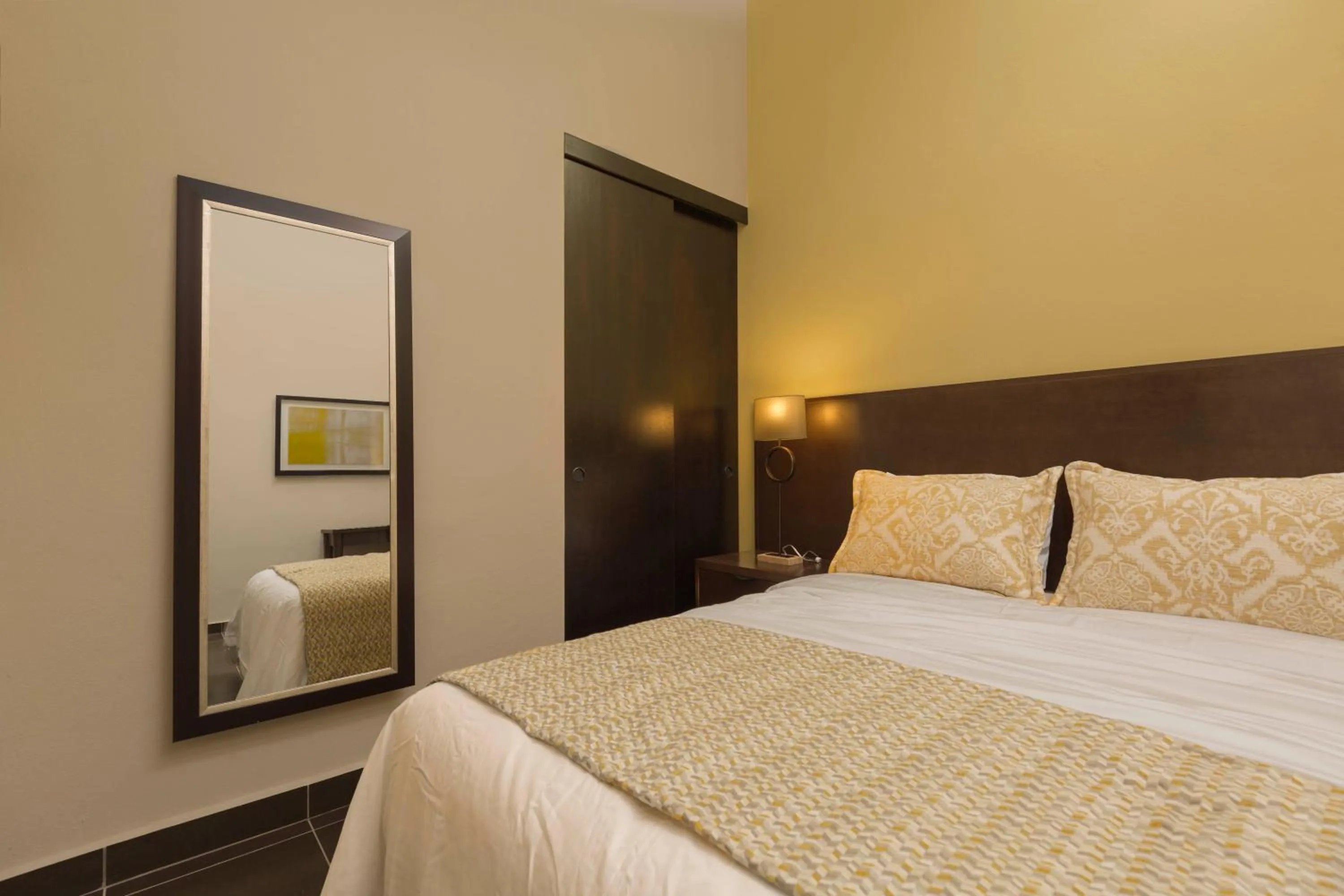 Bed in Decanter Hotel