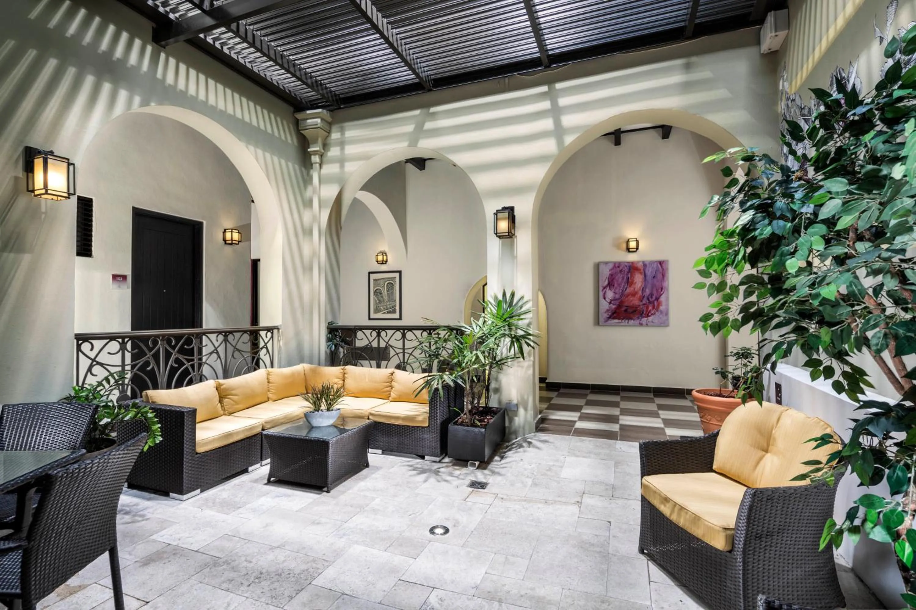 Patio in Decanter Hotel