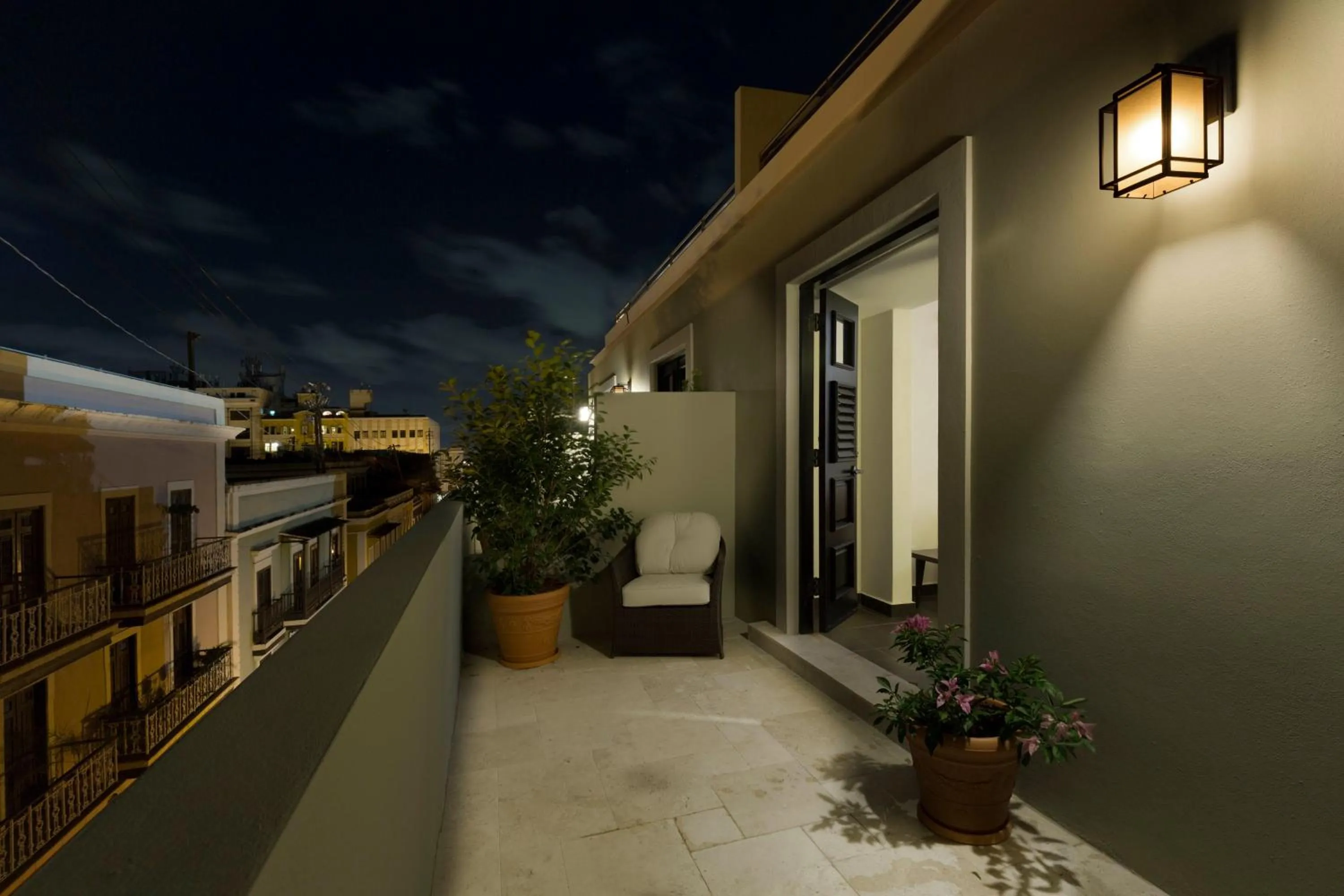 Balcony/Terrace in Decanter Hotel