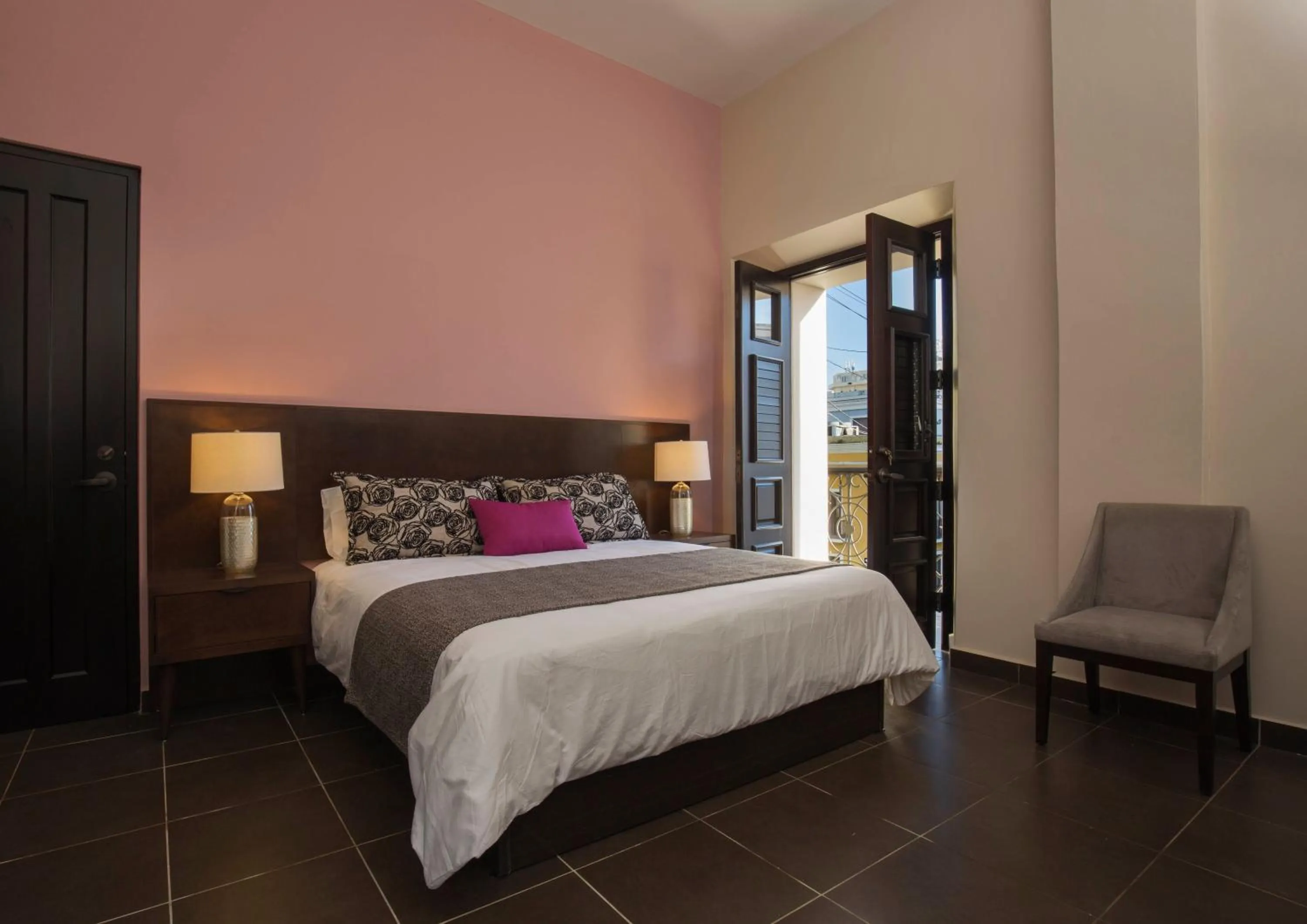 Bed in Decanter Hotel