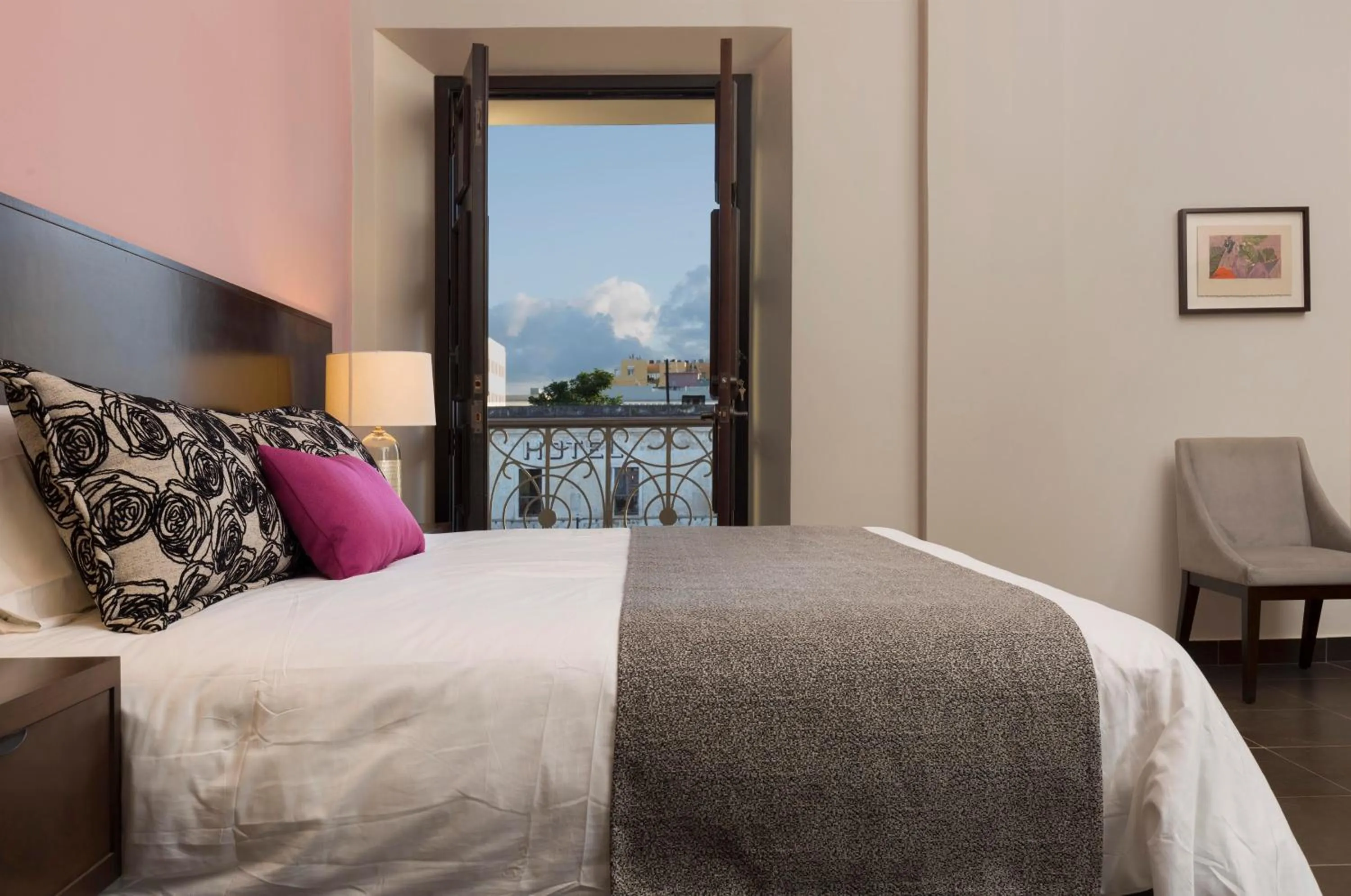 Bed in Decanter Hotel