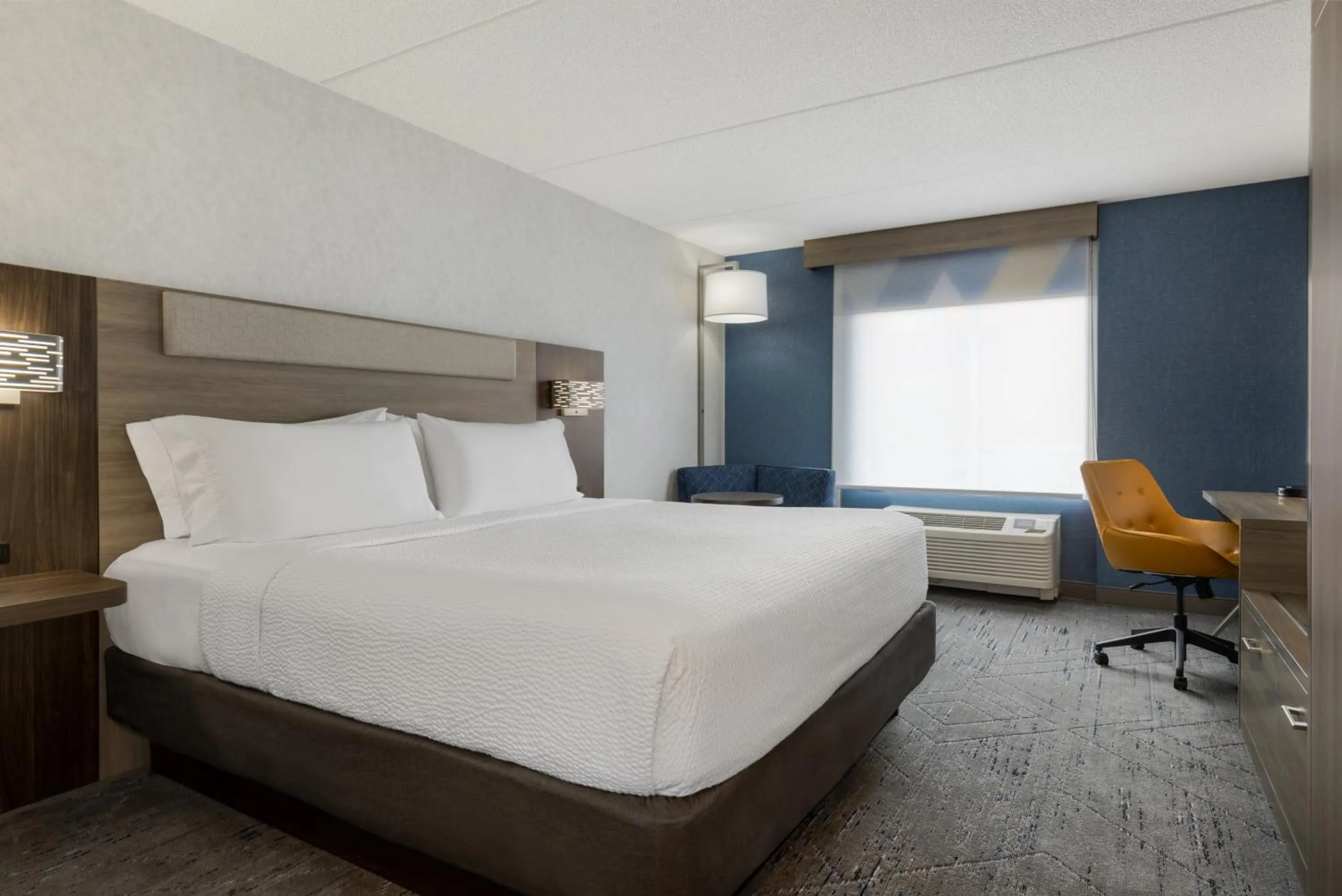 Bed in Holiday Inn Express & Suites Ottawa East-Orleans by IHG