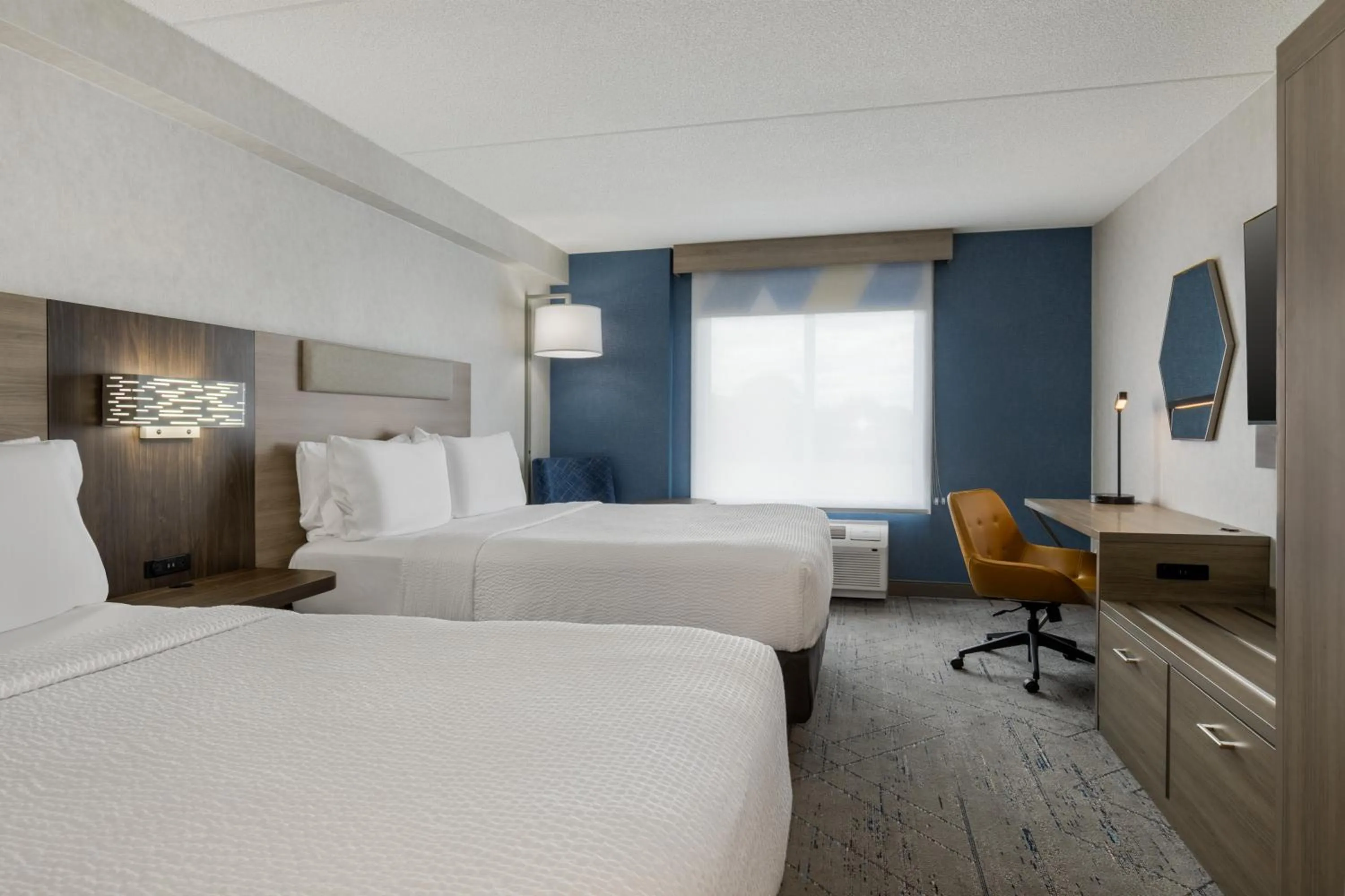 Bed in Holiday Inn Express & Suites Ottawa East-Orleans by IHG