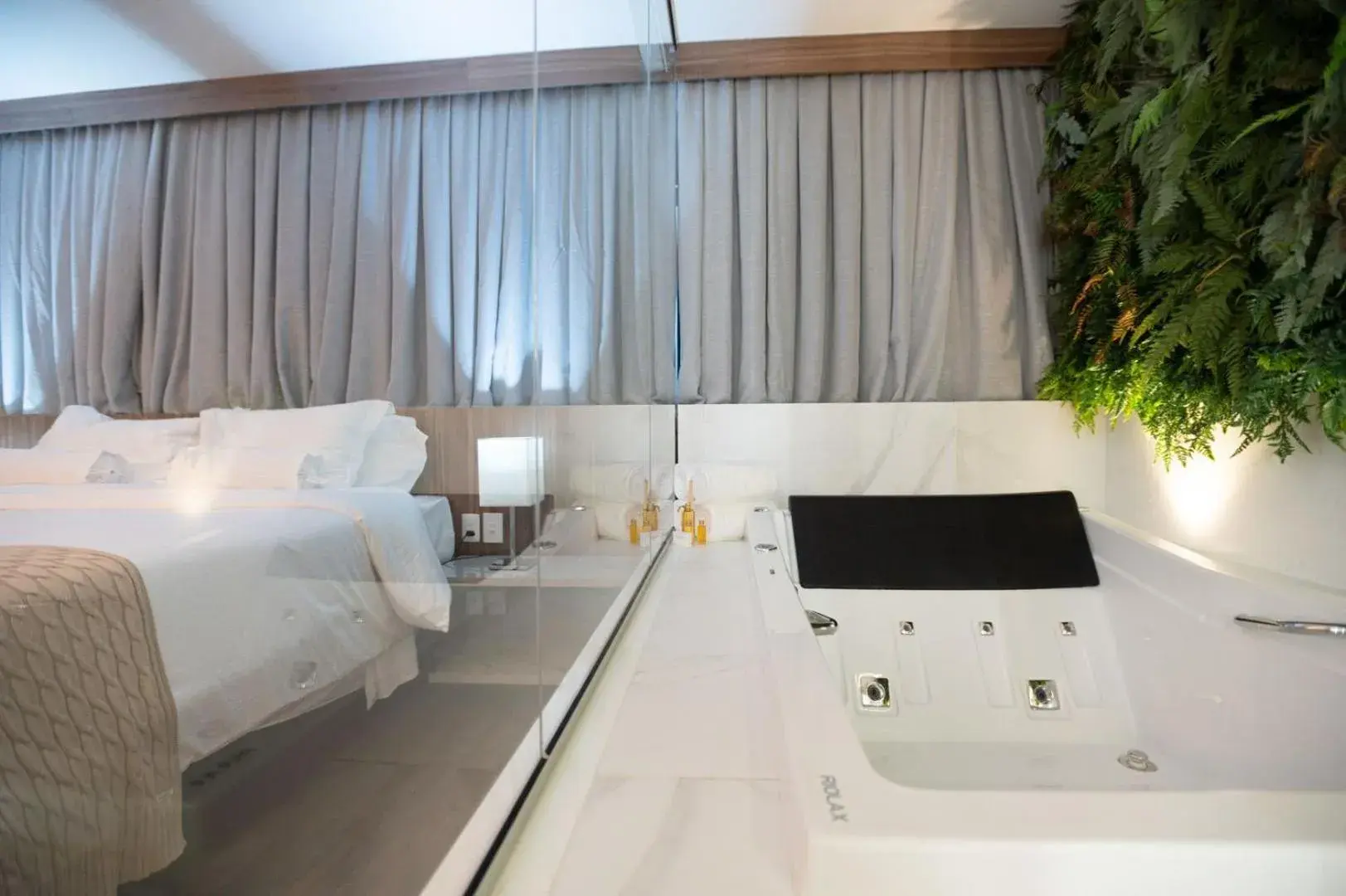 Double Premium Suite with King Bed in Intercity BH Expo Double Premium Suite with King Bed in Intercity BH Expo