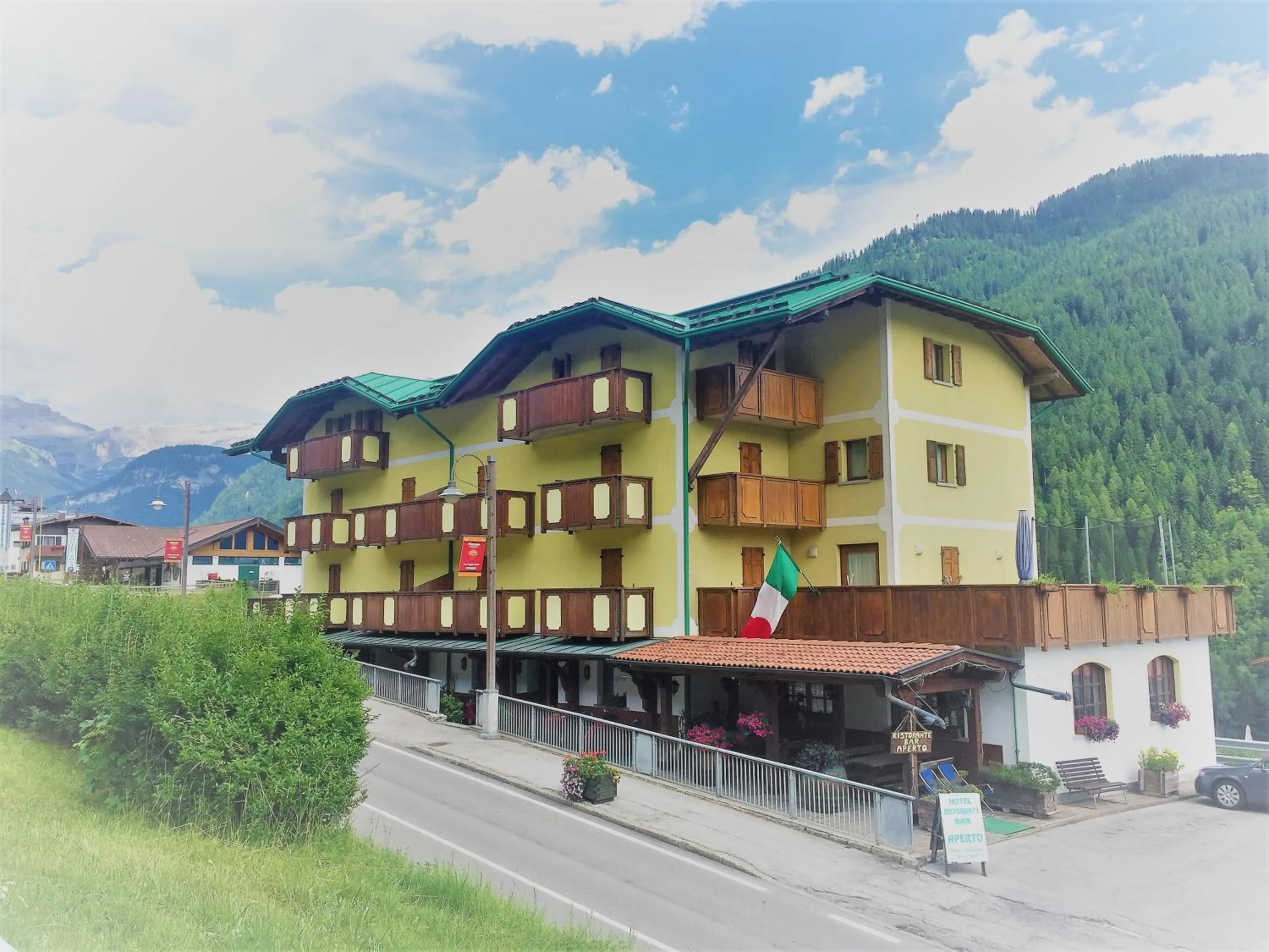 Facade/entrance in Hotel Tosa