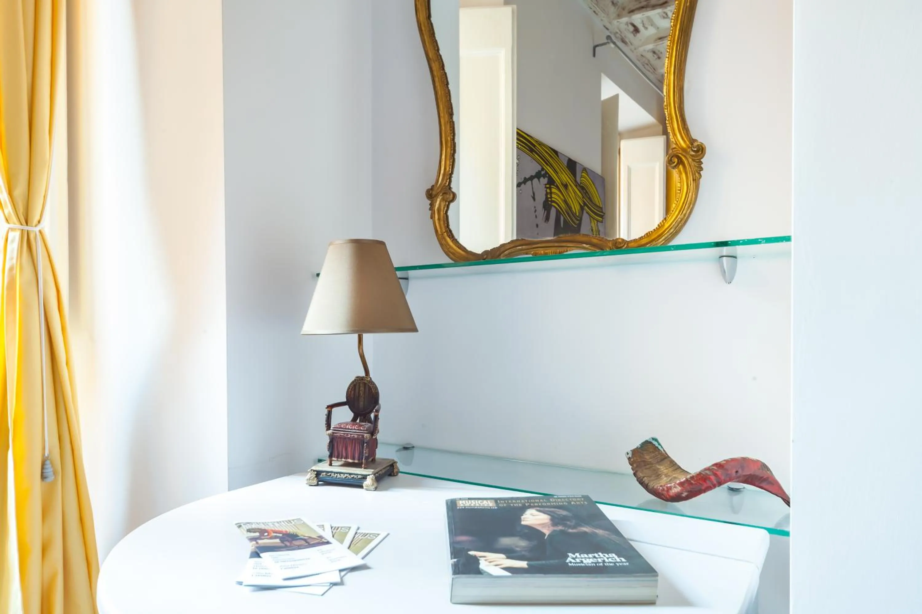 Deluxe Suite in Trevi Art Suite