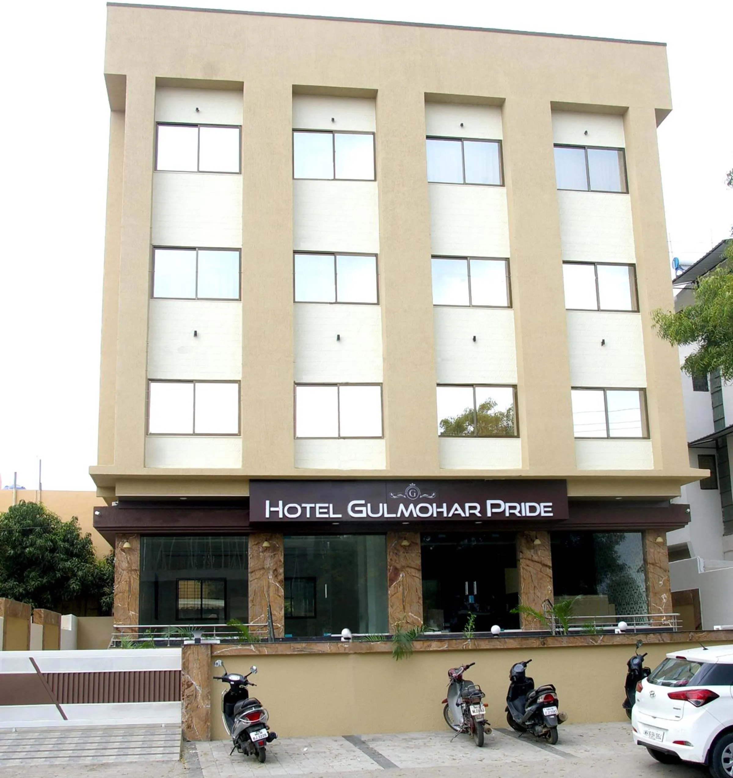 Facade/entrance in Hotel Gulmohar Pride
