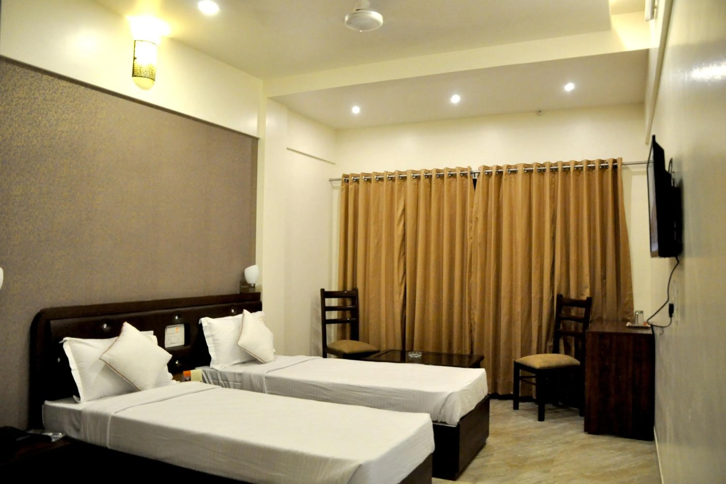 Bed in Hotel Gulmohar Pride