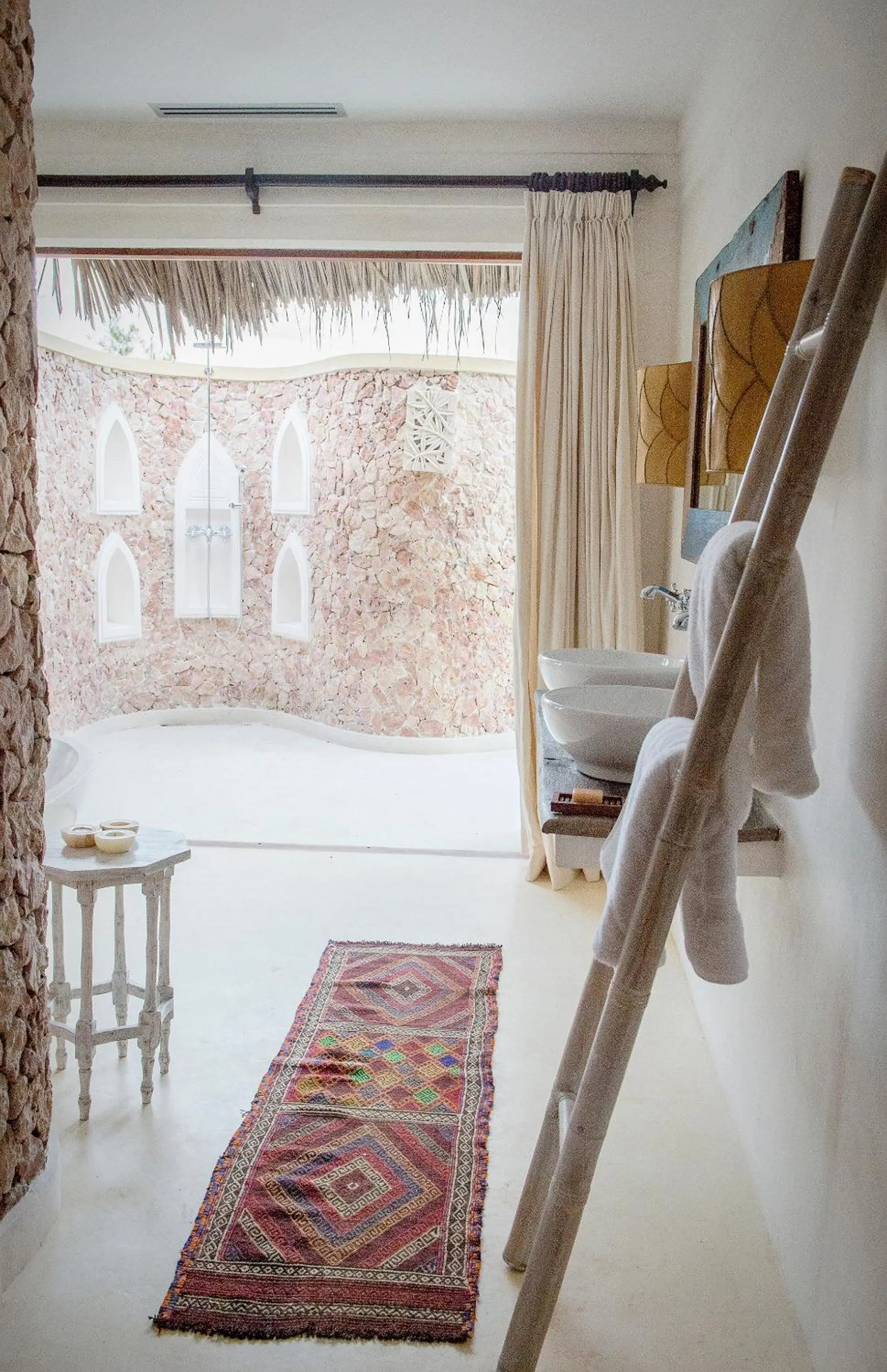 Bathroom, Bed in Qambani Luxury Resort