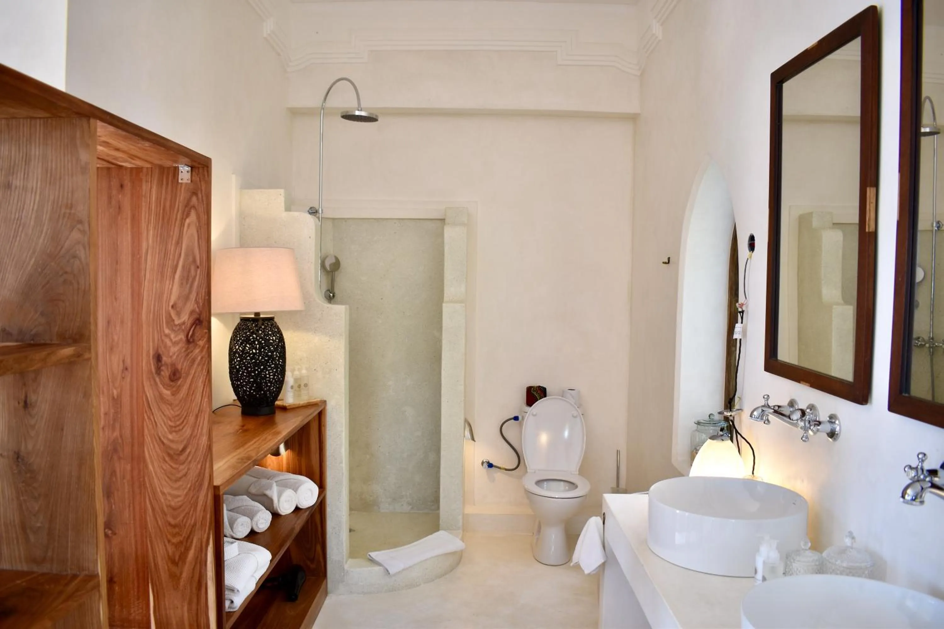 Shower in Qambani Luxury Resort