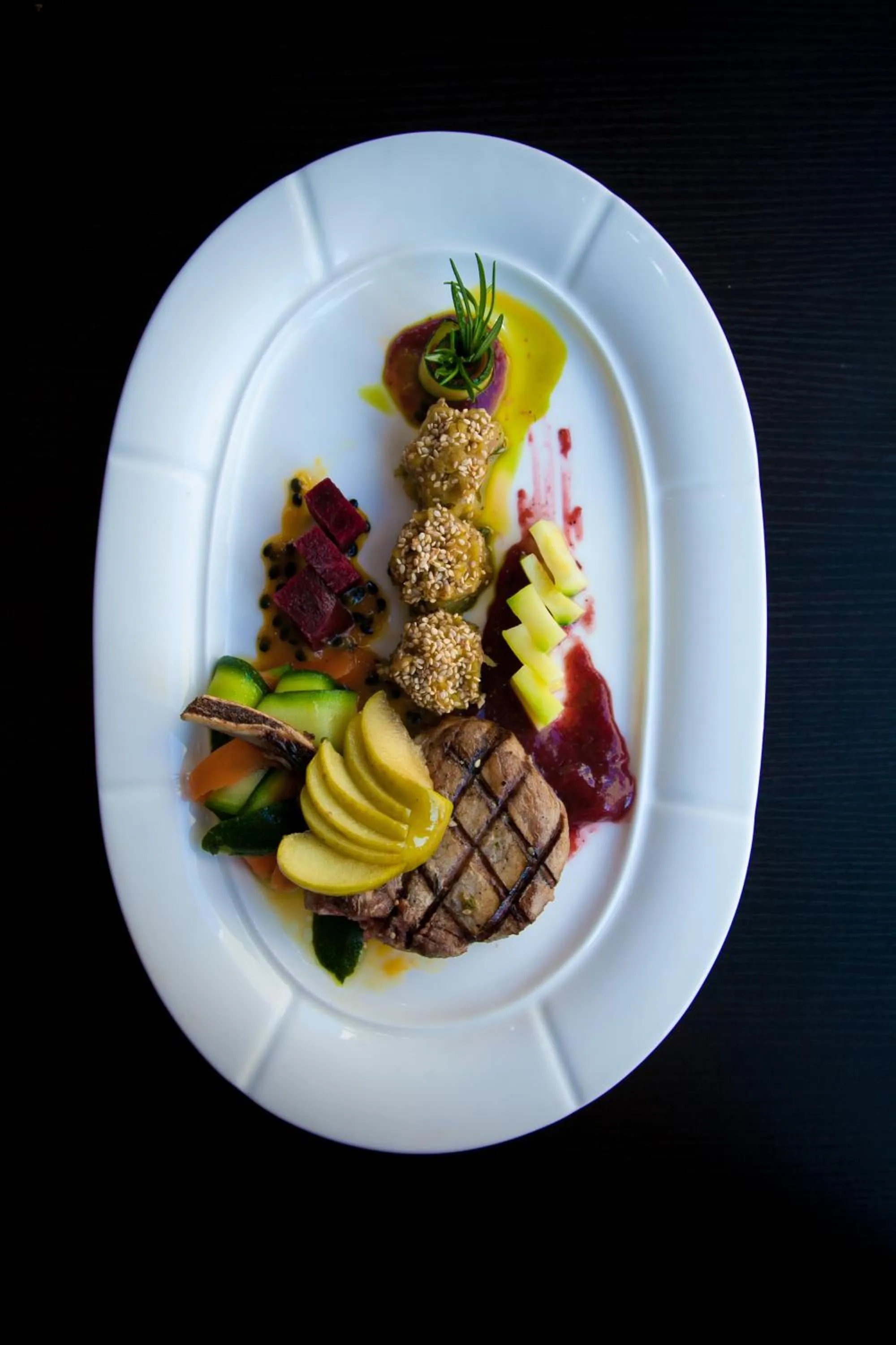 Restaurant/places to eat in The White Rhino Hotel