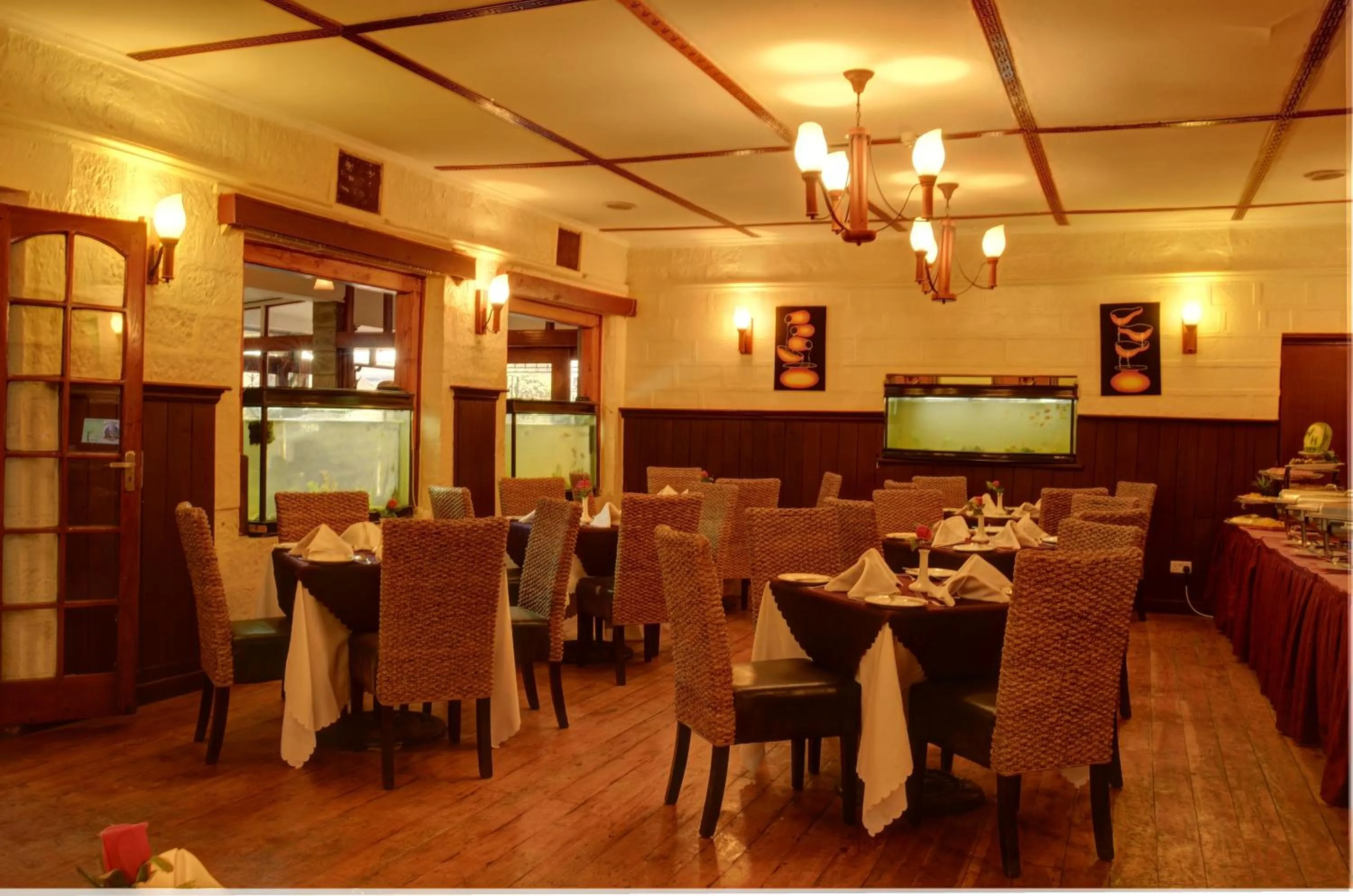 Restaurant/places to eat in The White Rhino Hotel