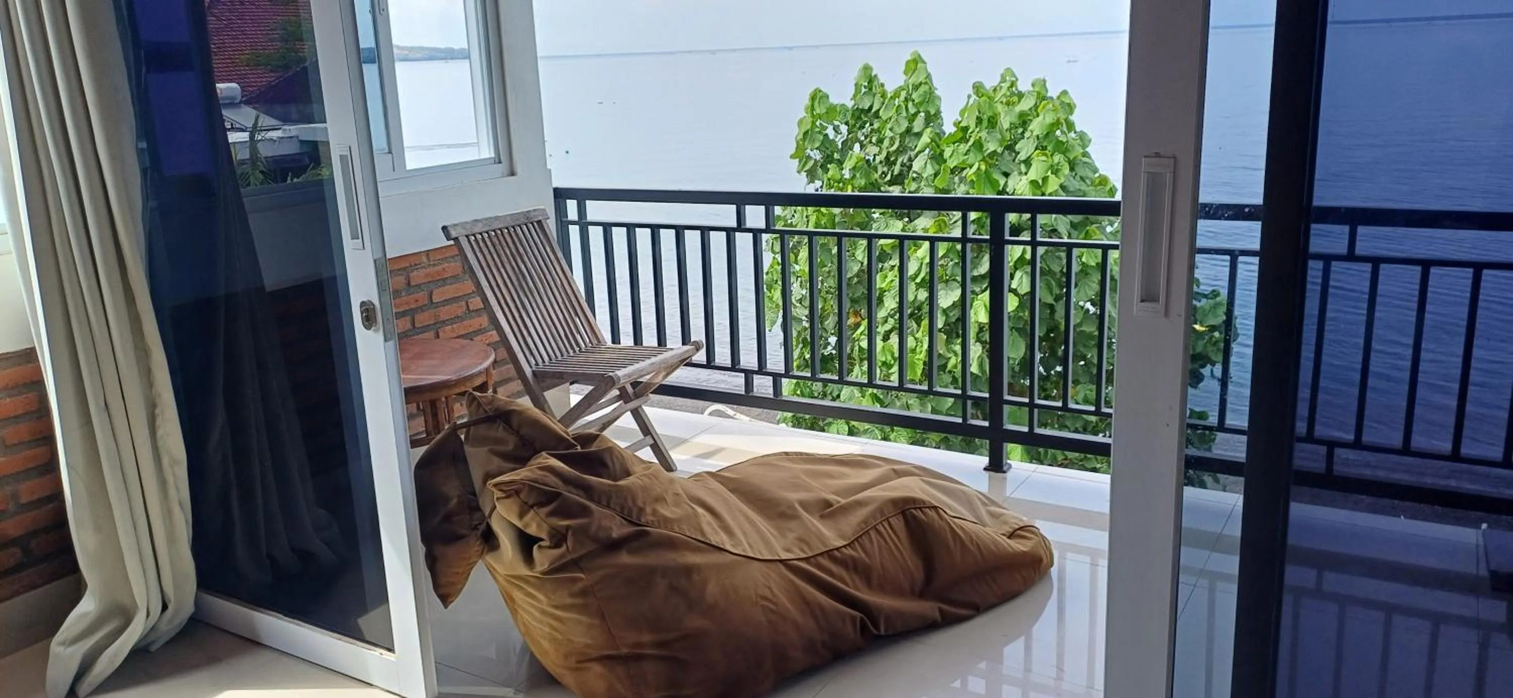 Amed Sari Beach Guesthouse