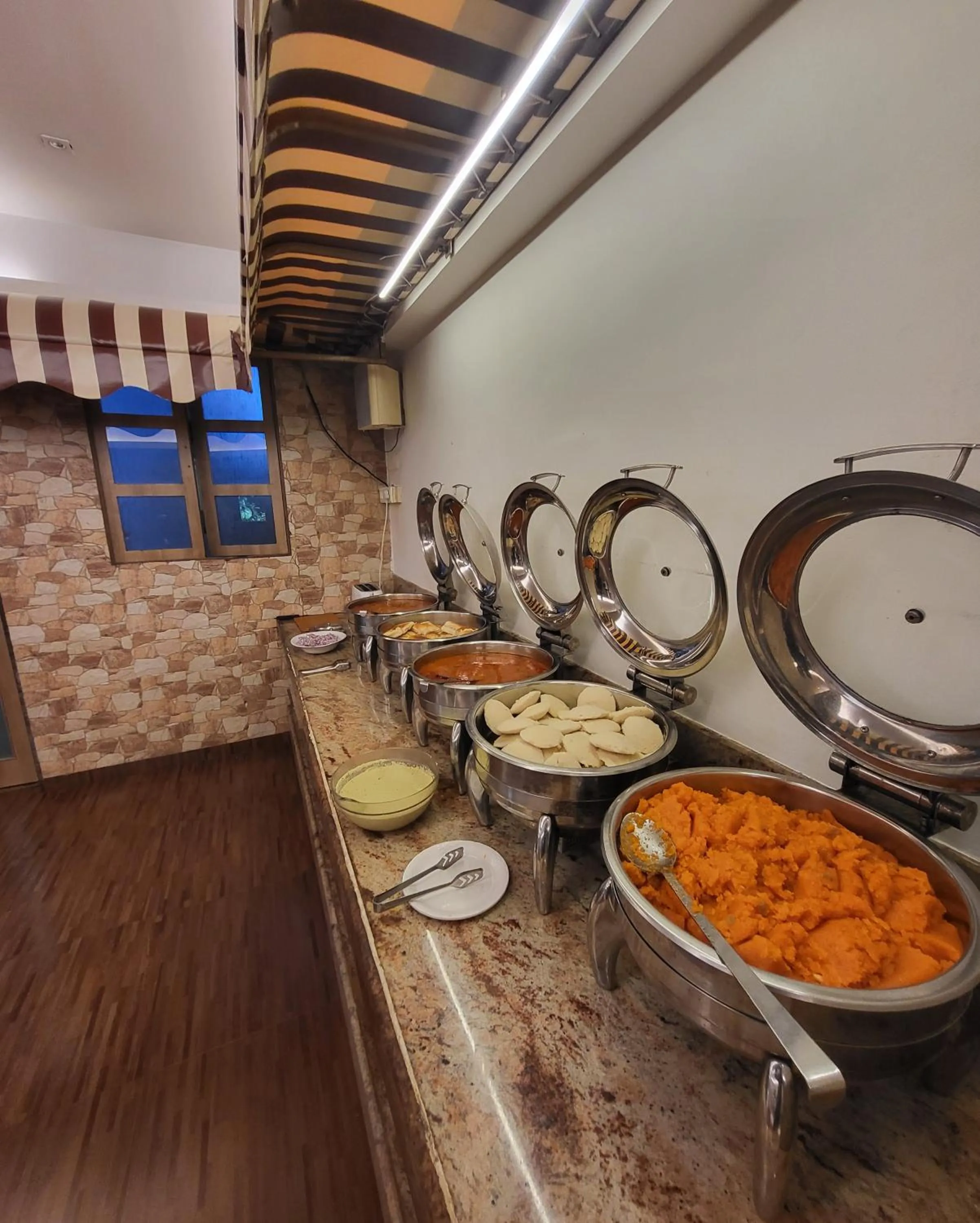 Buffet breakfast in Hotel Maharana Inn Chembur