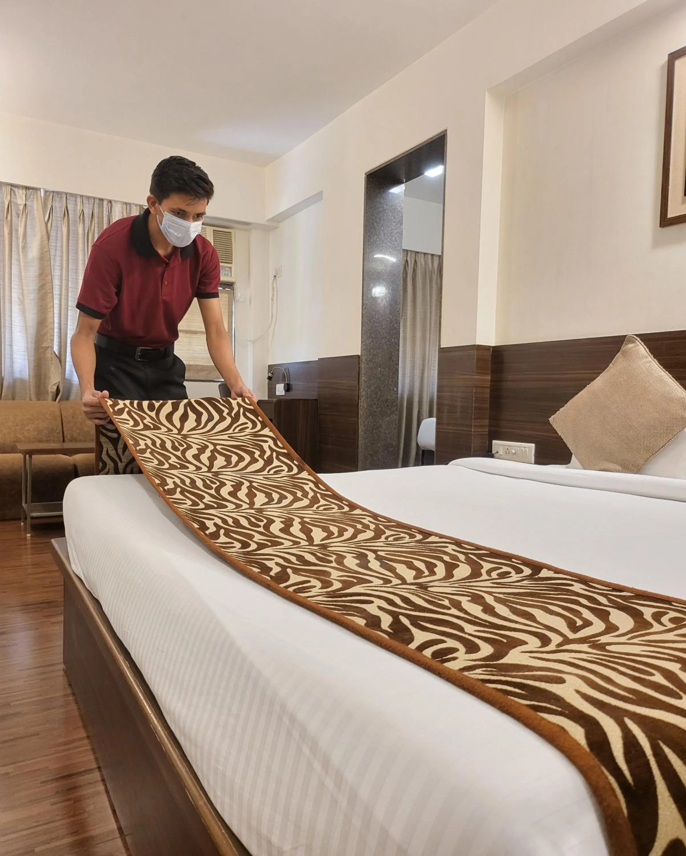 People, Bed in Hotel Maharana Inn Chembur