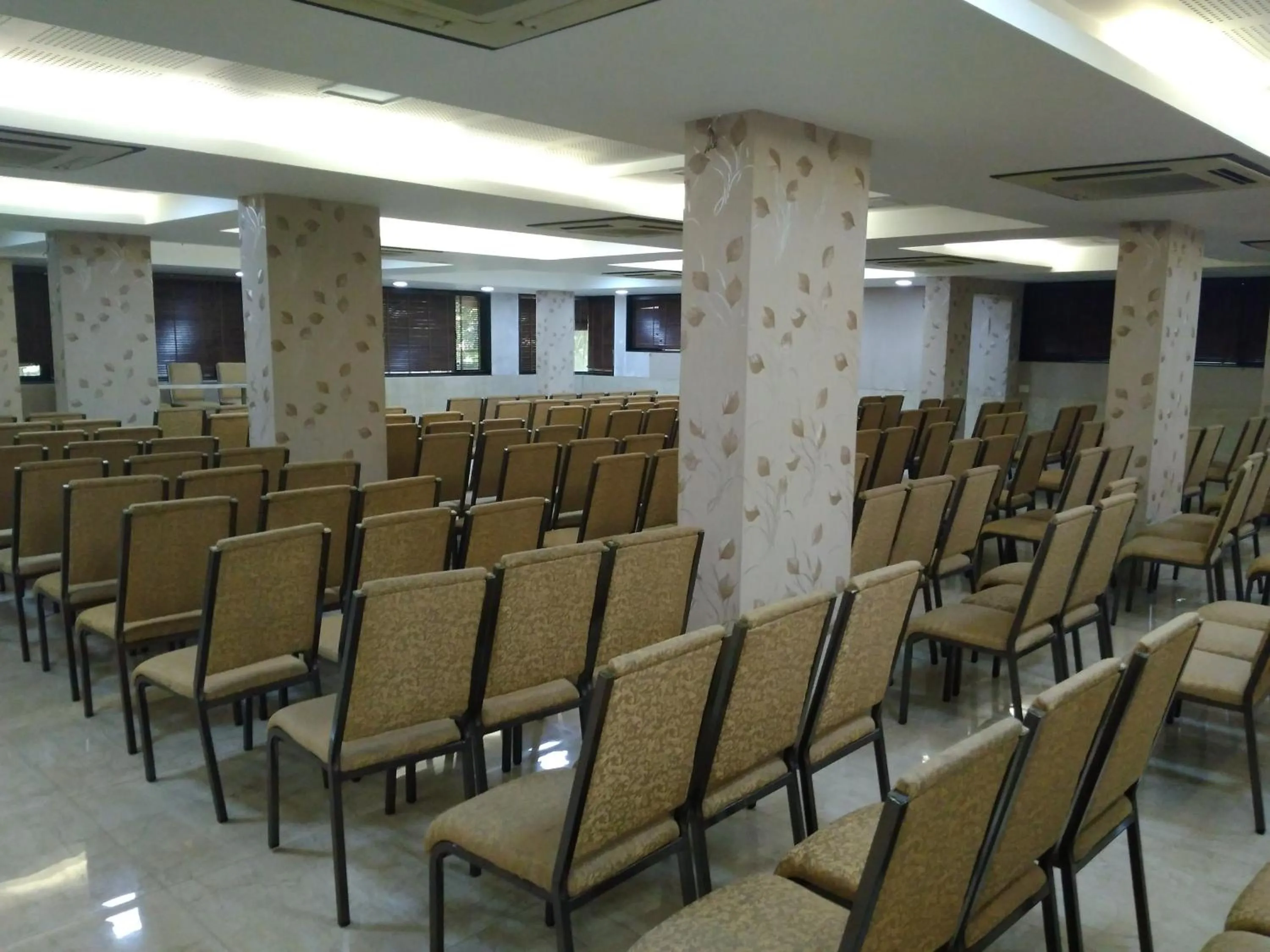Meeting/conference room in Hotel Maharana Inn Chembur
