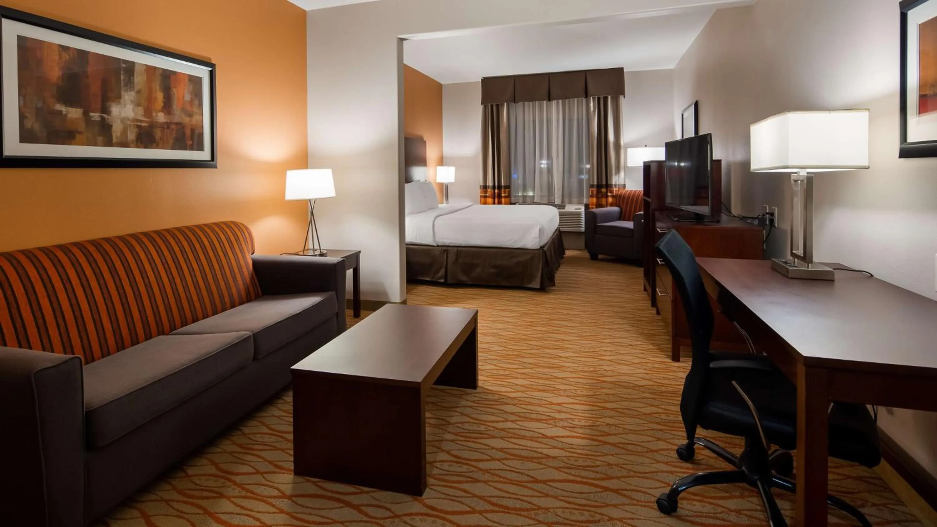 Photo of the whole room, Bed in Best Western Plus Spring Inn & Suites