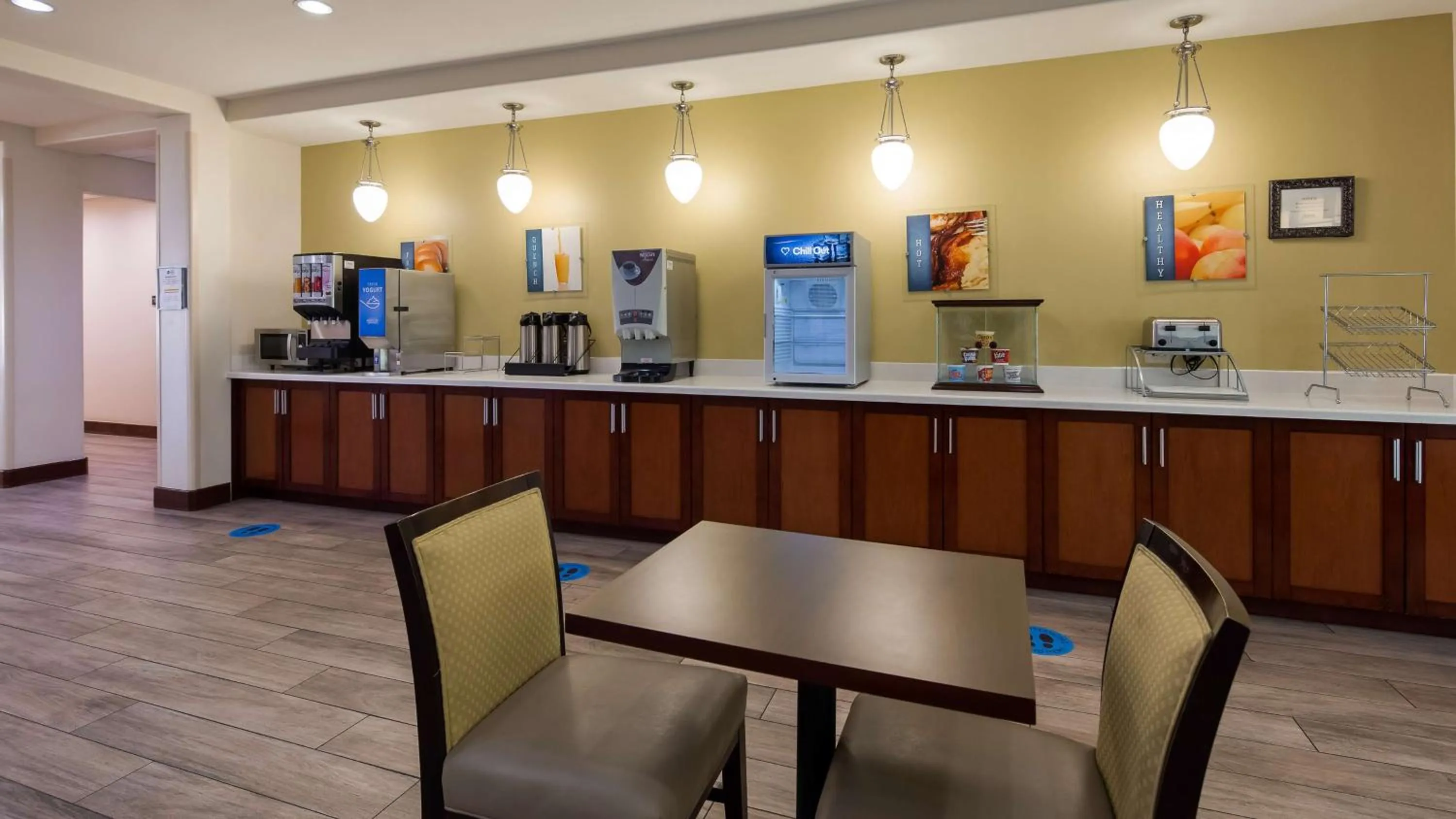 Restaurant/places to eat in Best Western Plus Spring Inn & Suites