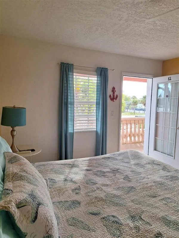 Bed in Blind Pass Resort Motel